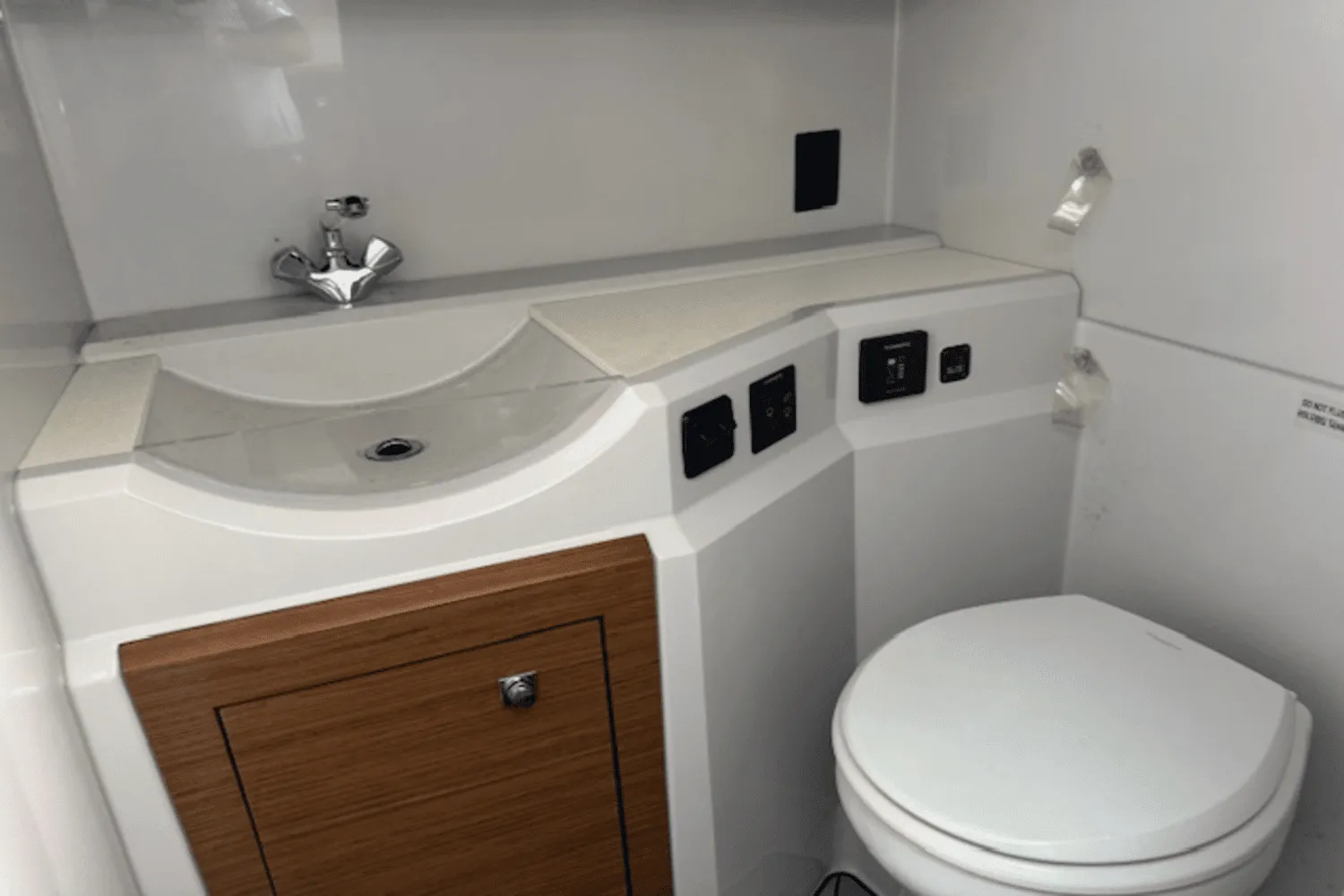 2019 Cruisers Yachts 338 GLS OB Image Thumbnail #48