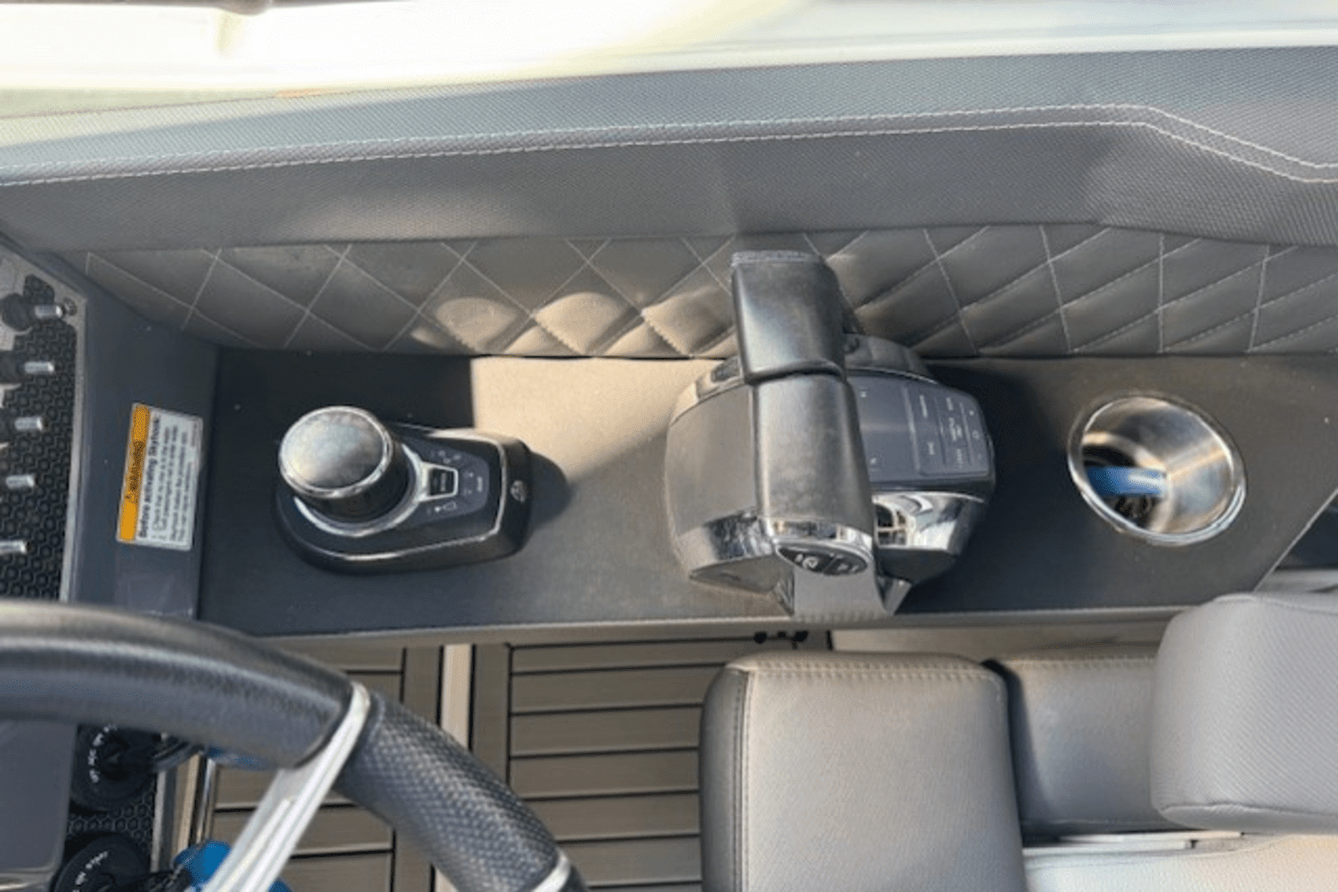 2019 Cruisers Yachts 338 GLS OB Image Thumbnail #19