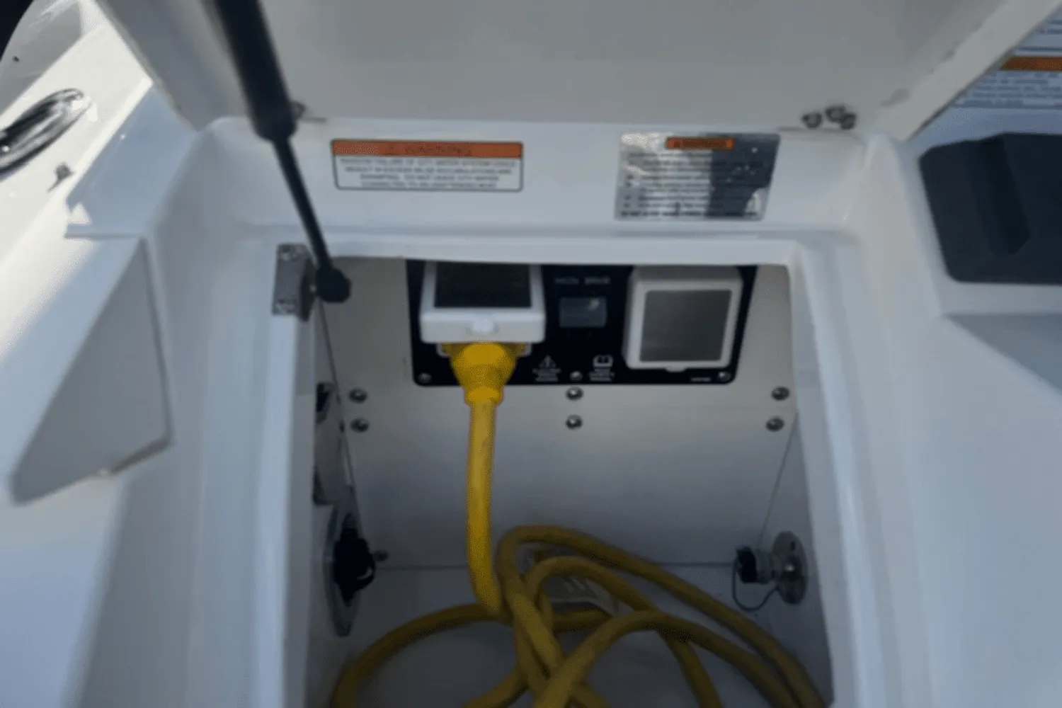 2019 Cruisers Yachts 338 GLS OB Image Thumbnail #54