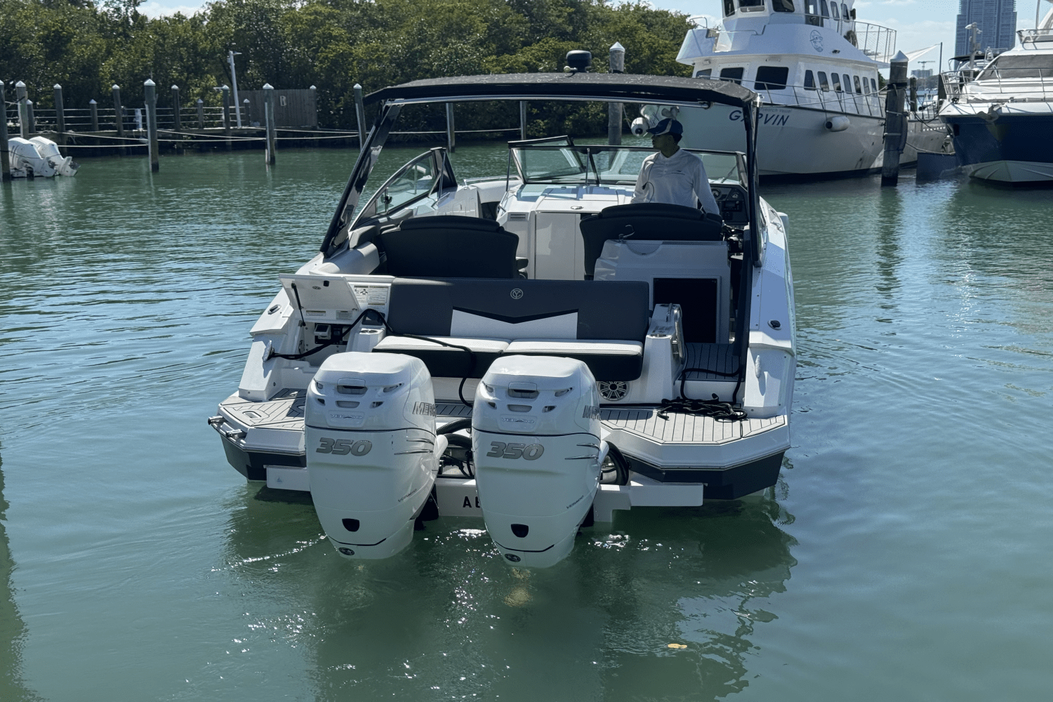 2019 Cruisers Yachts 338 GLS OB Image Thumbnail #1