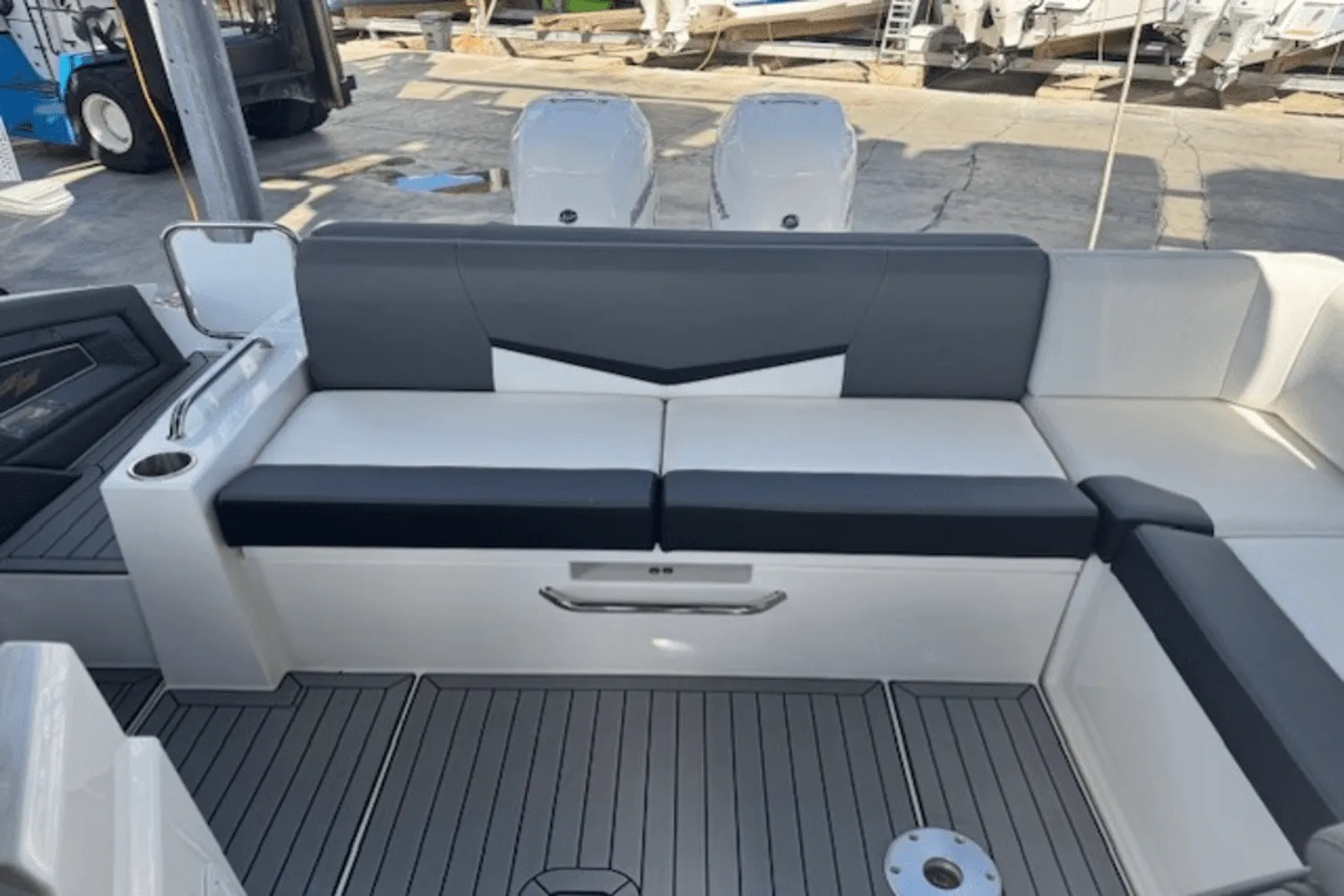 2019 Cruisers Yachts 338 GLS OB Image Thumbnail #25