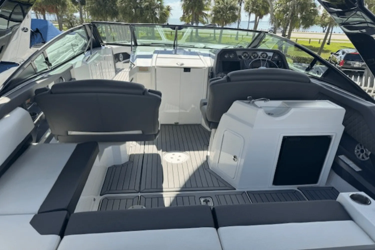 2019 Cruisers Yachts 338 GLS OB Image Thumbnail #21