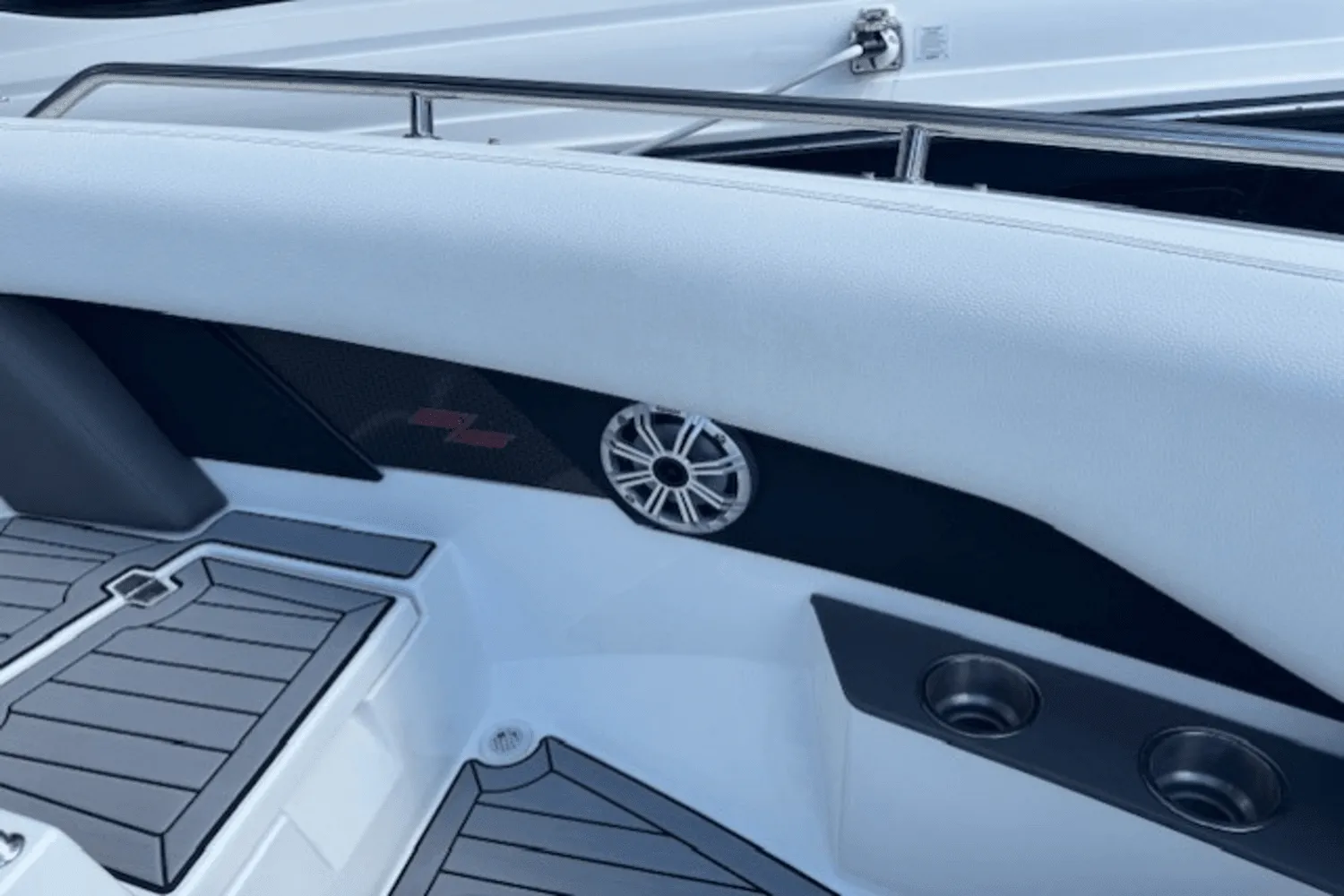 2019 Cruisers Yachts 338 GLS OB Image Thumbnail #37