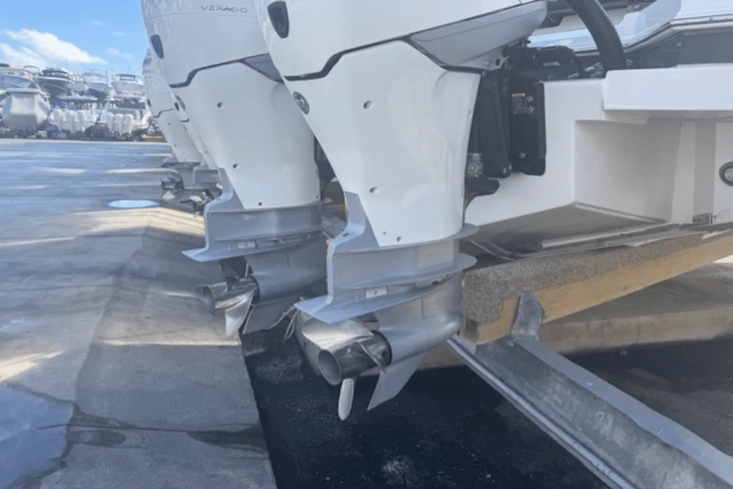 2019 Cruisers Yachts 338 GLS OB Image Thumbnail #12