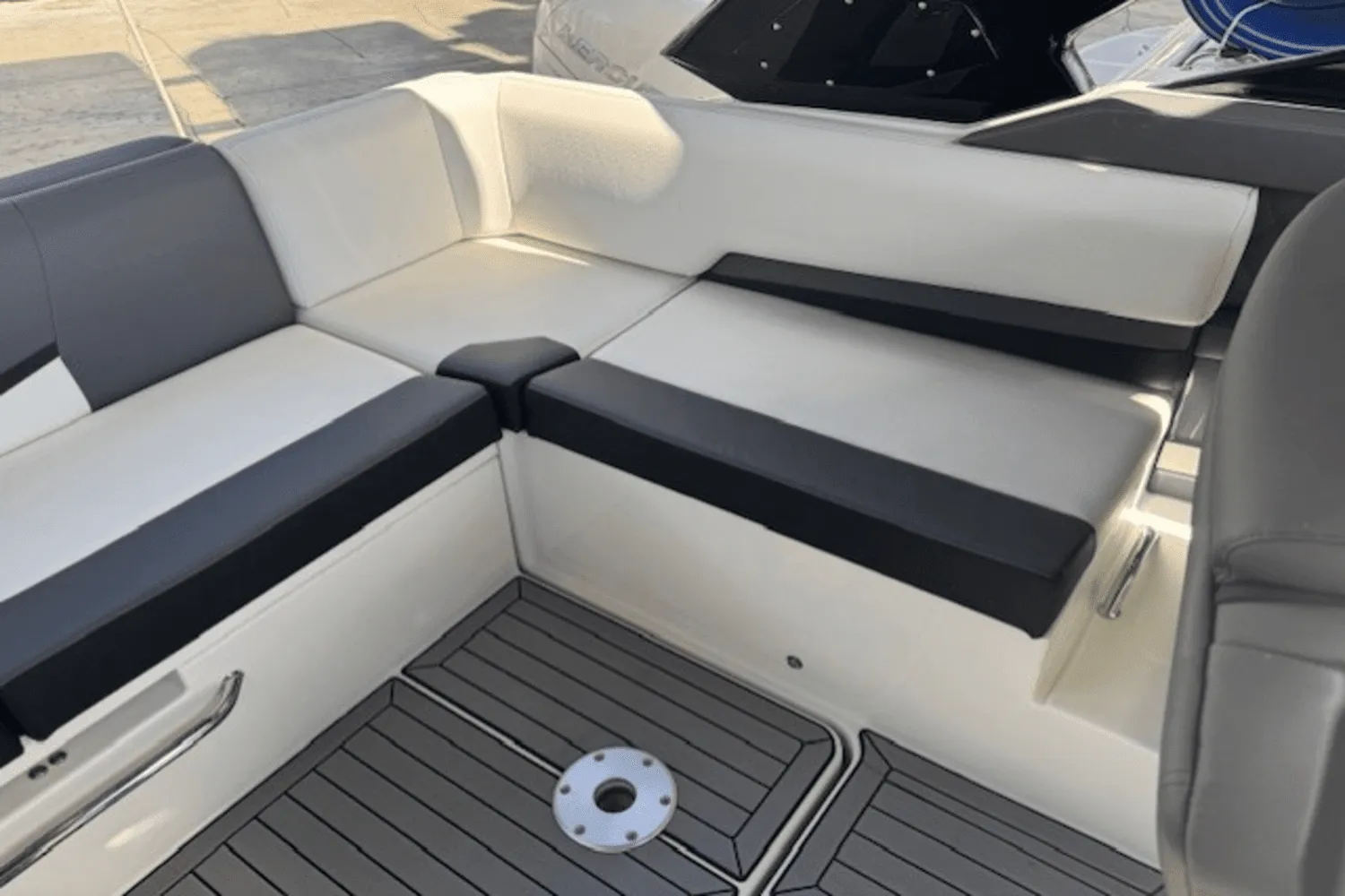 2019 Cruisers Yachts 338 GLS OB Image Thumbnail #27