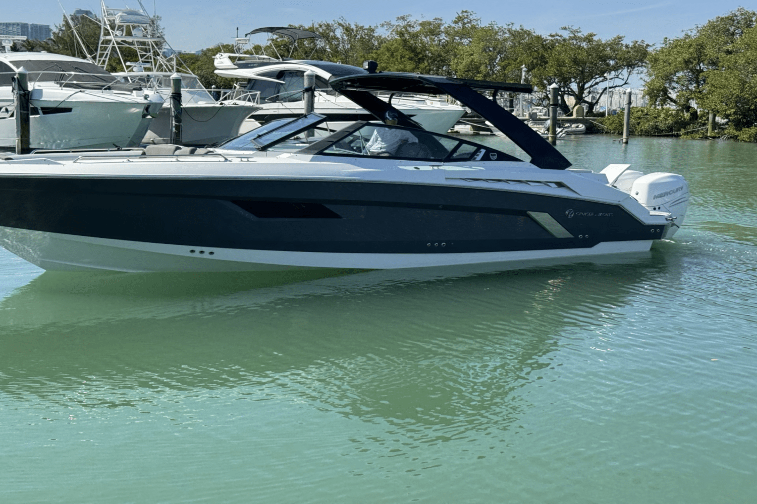2019 Cruisers Yachts 338 GLS OB Image Thumbnail #3