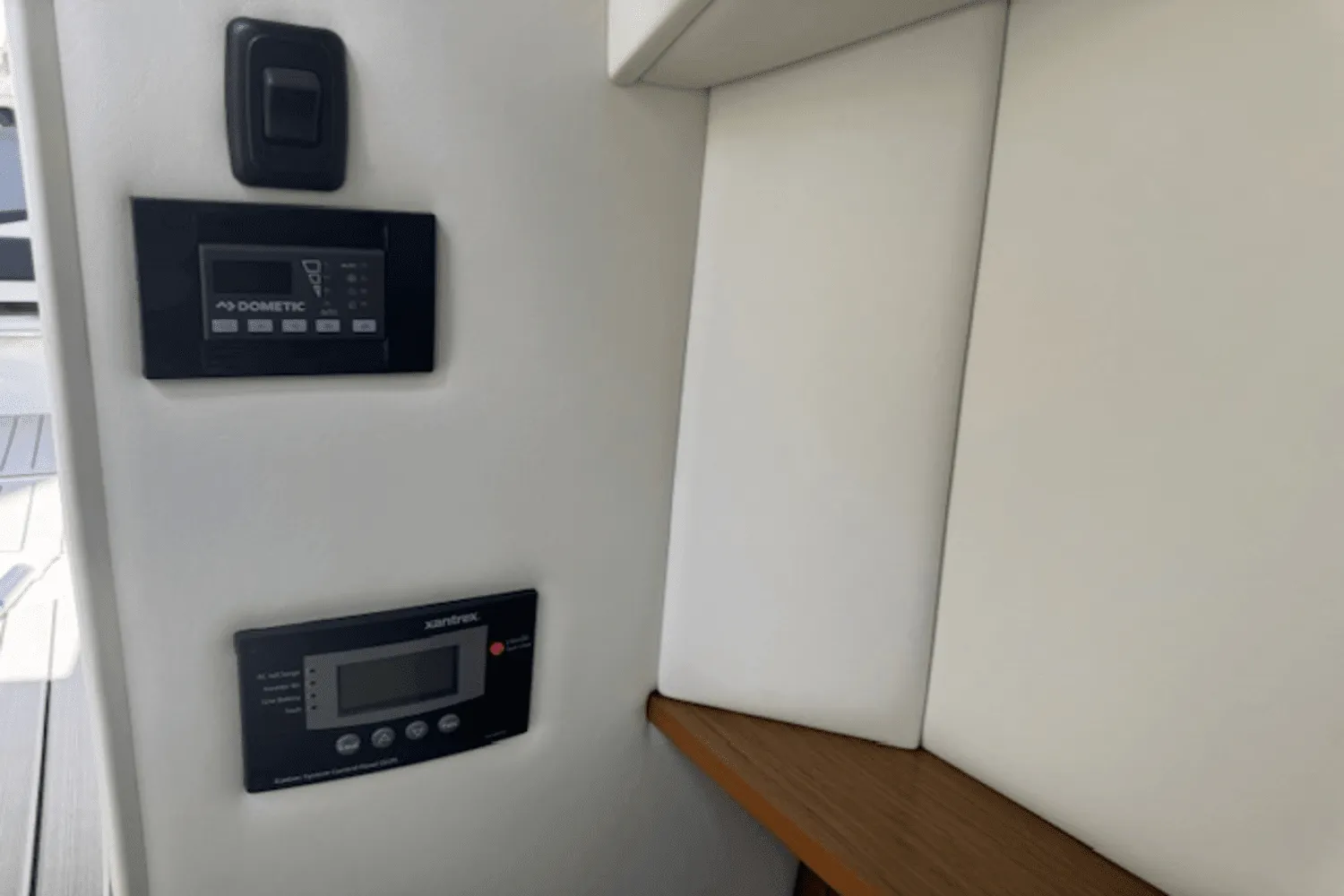 2019 Cruisers Yachts 338 GLS OB Image Thumbnail #46