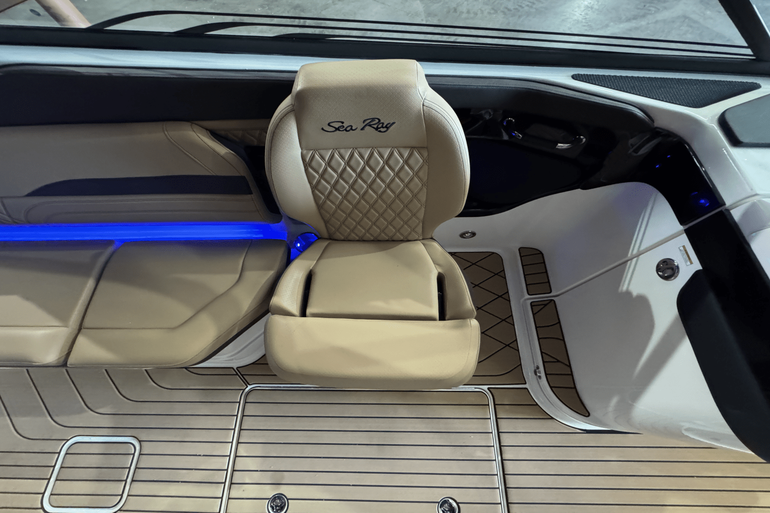 2025 Sea Ray SLX 280 Image Thumbnail #37