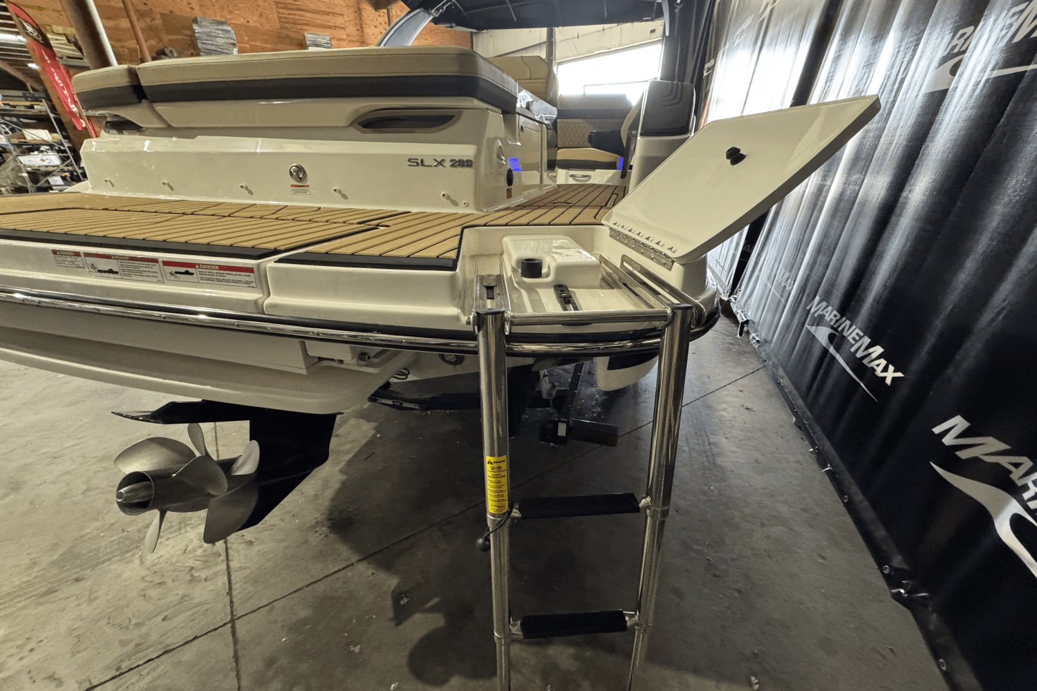 2025 Sea Ray SLX 280 Image Thumbnail #13