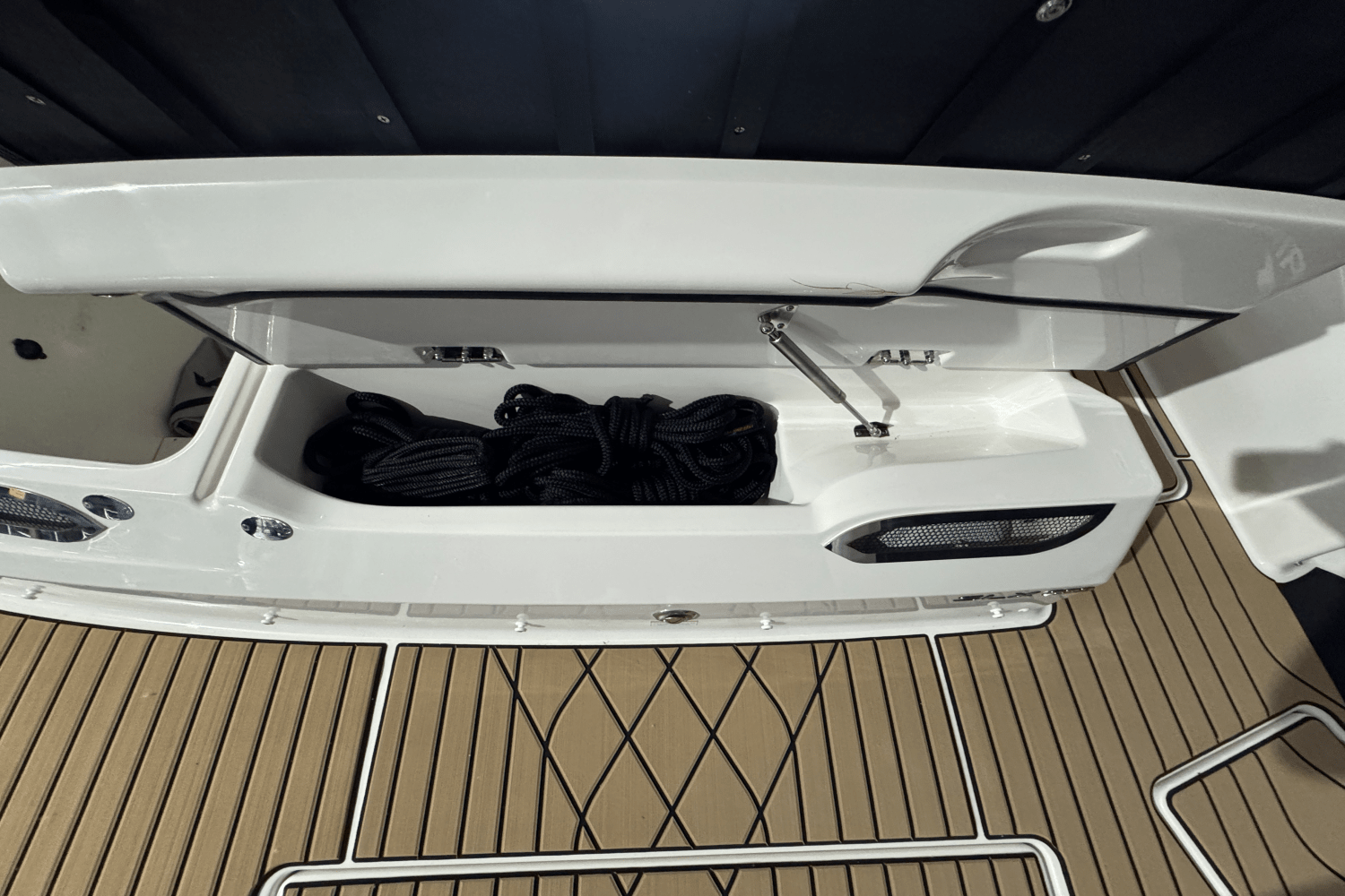 2025 Sea Ray SLX 280 Image Thumbnail #17