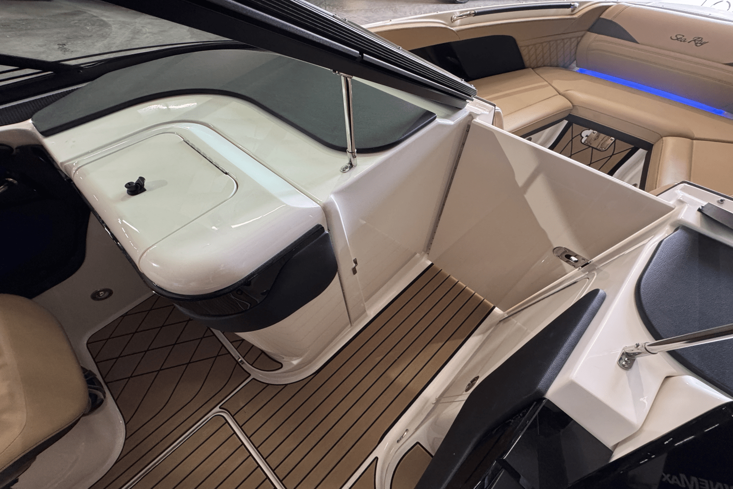 2025 Sea Ray SLX 280 Image Thumbnail #57