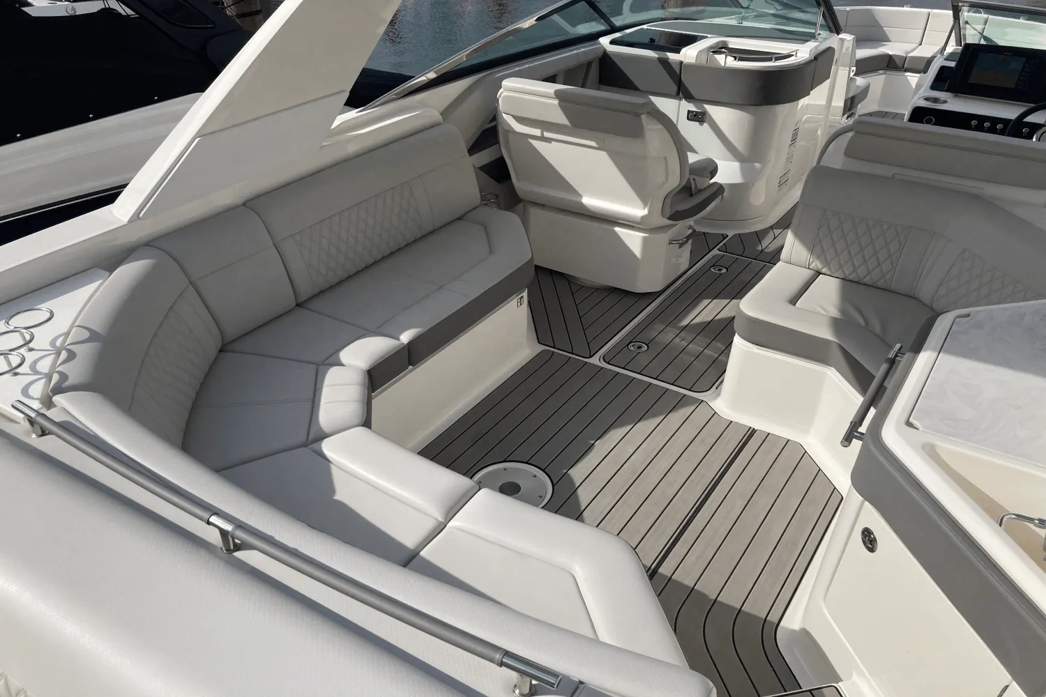 2026 Sea Ray SLX 310 Image Thumbnail #17