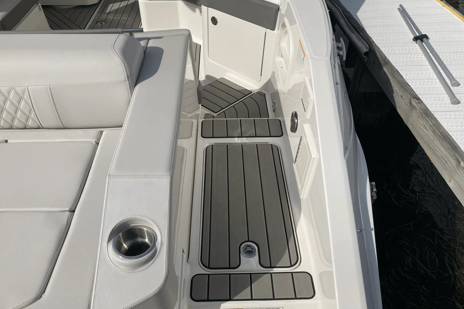 2026 Sea Ray SLX 310 Image Thumbnail #16