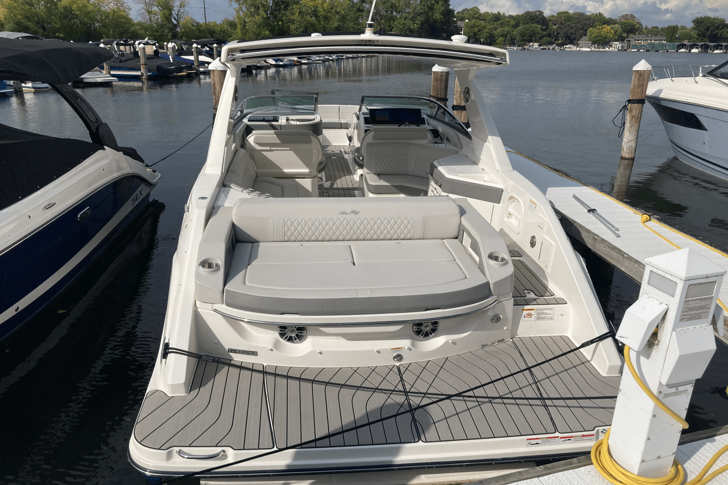 2026 Sea Ray SLX 310 Image Thumbnail #13