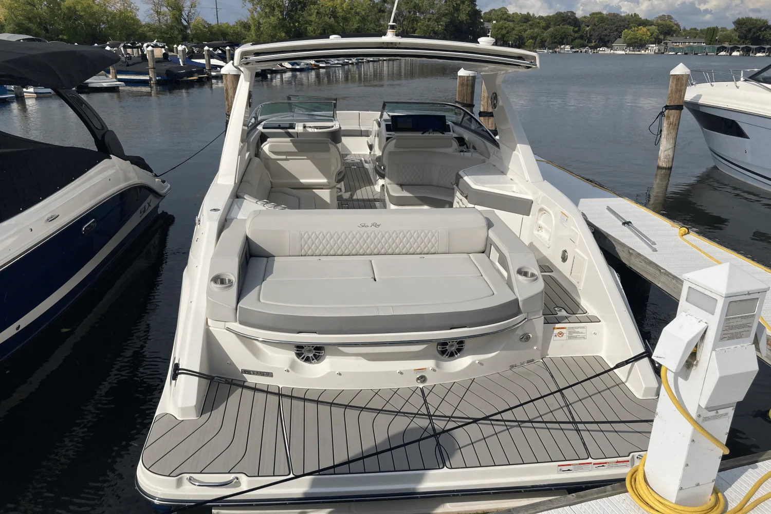 2026 Sea Ray SLX 310 Image Thumbnail #13