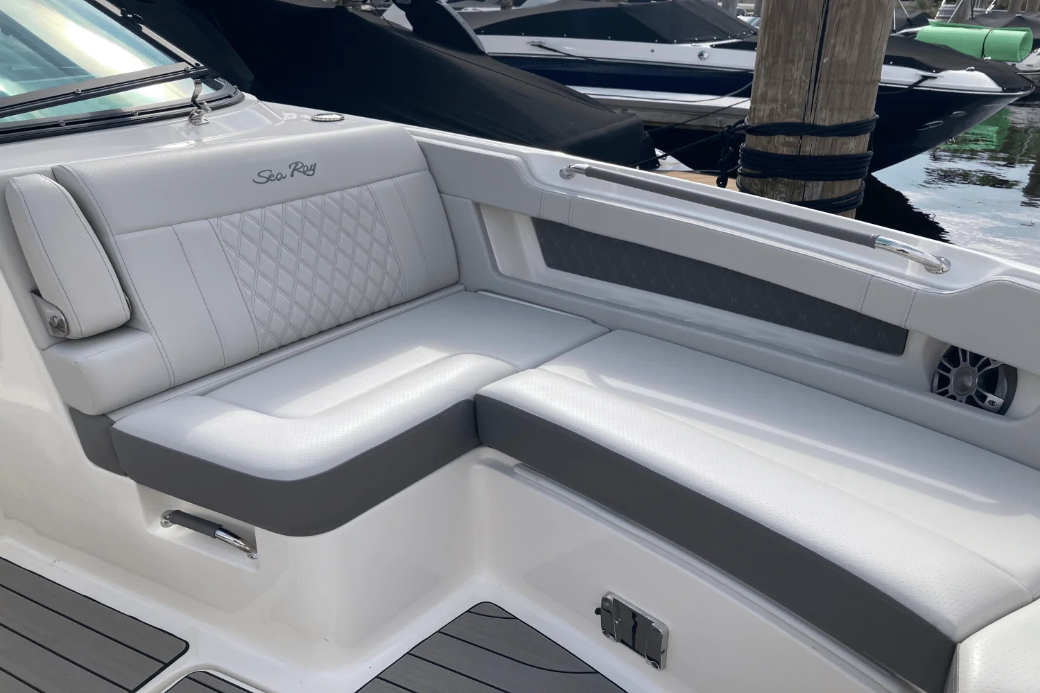 2026 Sea Ray SLX 310 Image Thumbnail #32