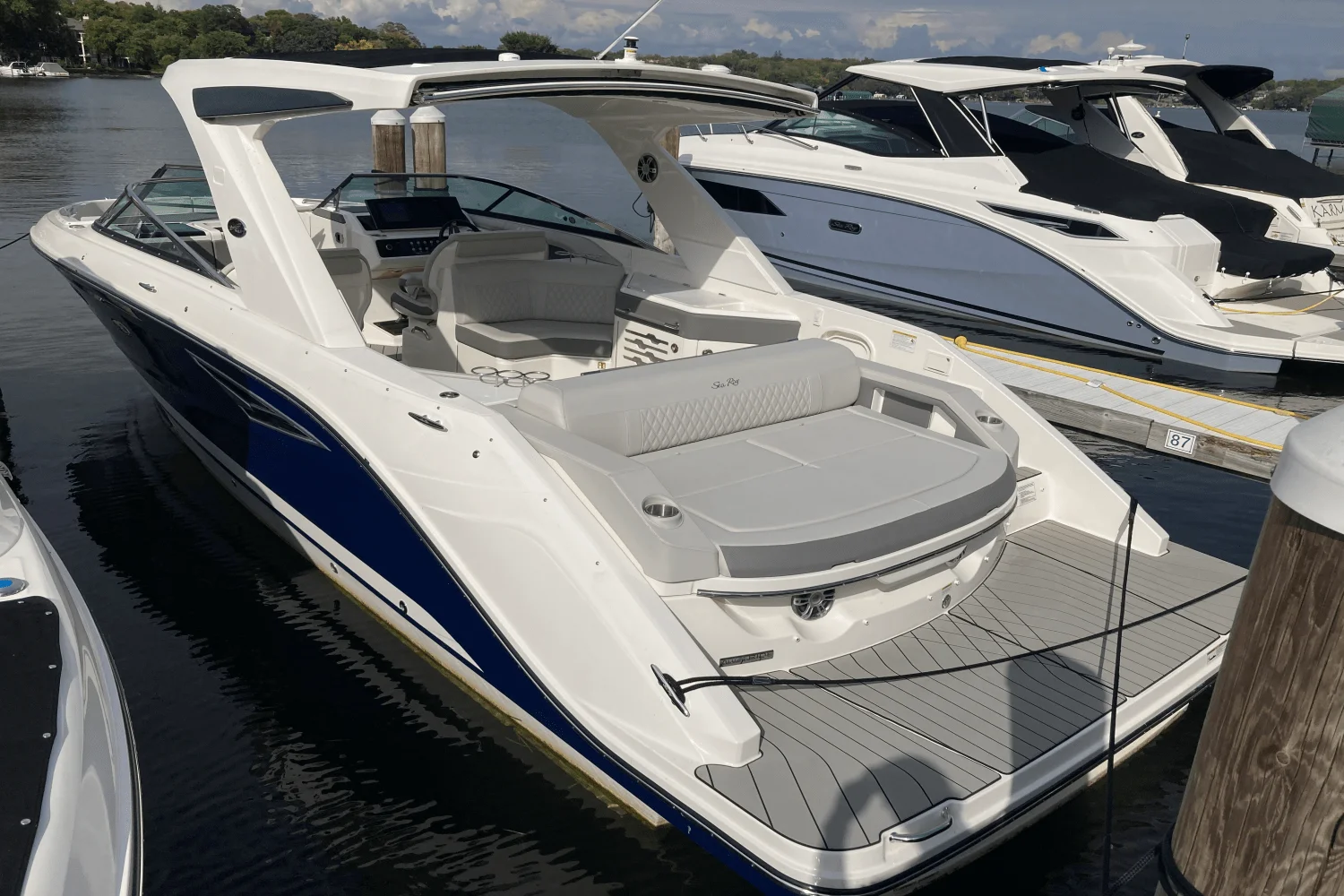 2026 Sea Ray SLX 310 Image Thumbnail #12