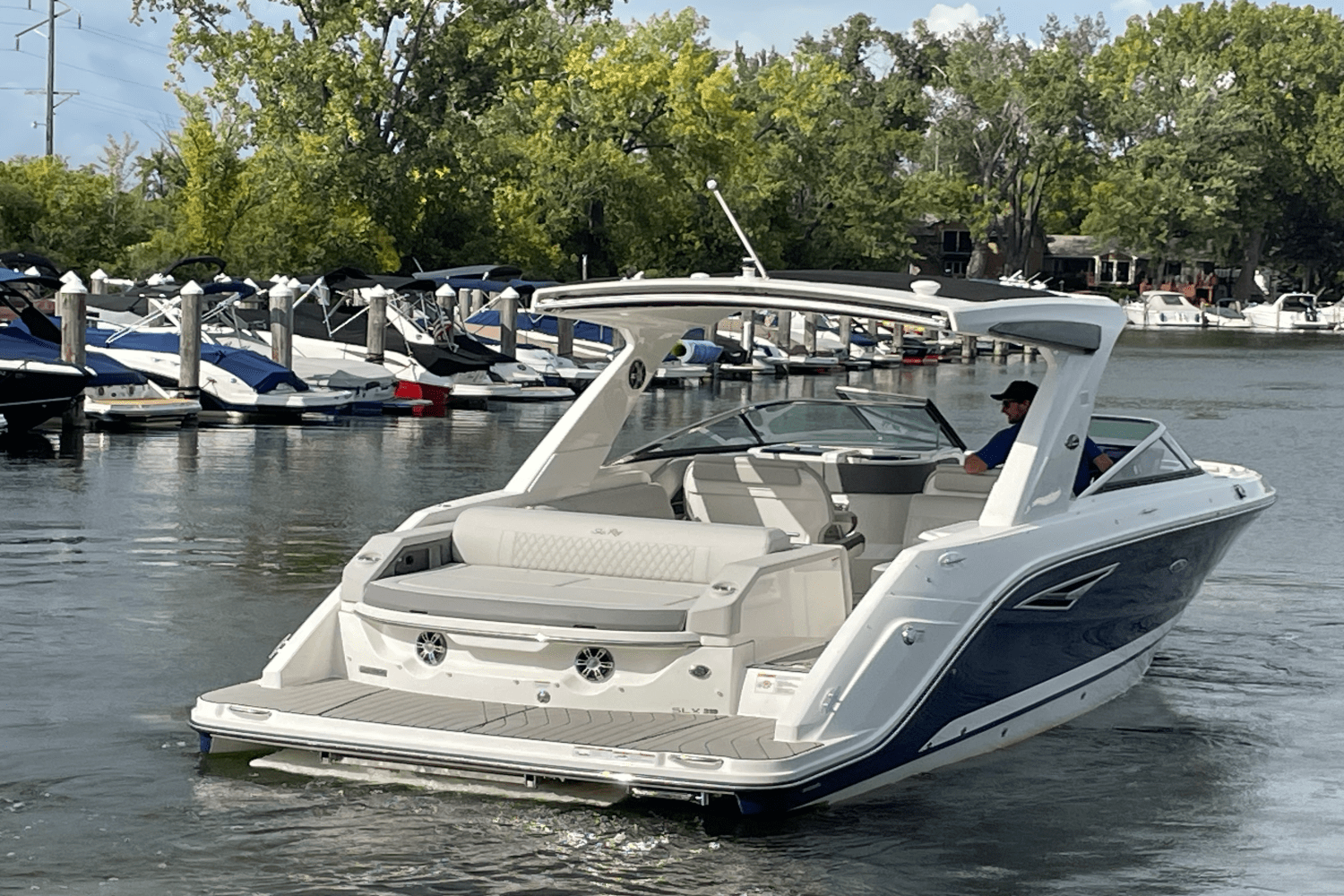 2026 Sea Ray SLX 310 Image Thumbnail #8