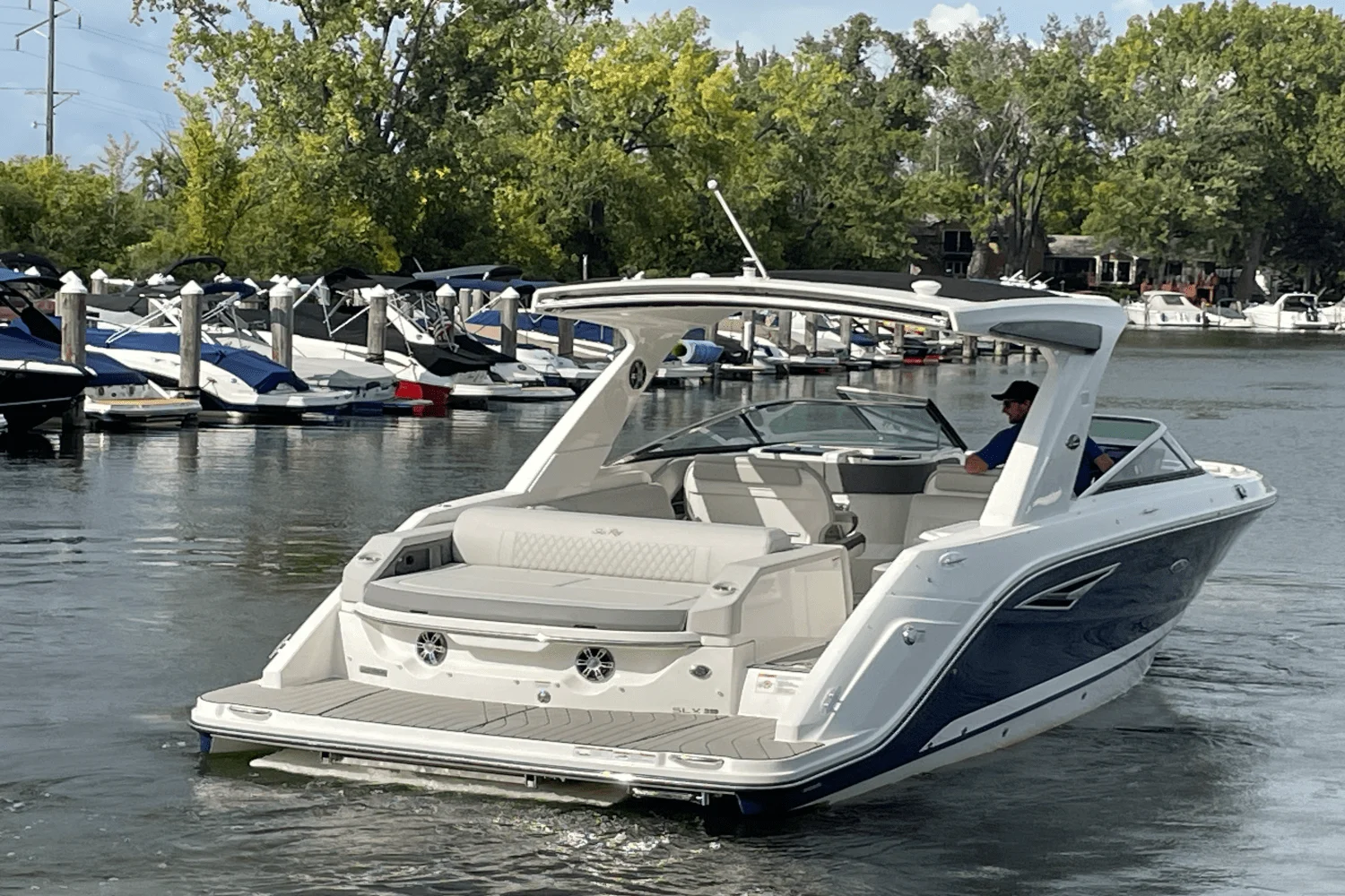 2026 Sea Ray SLX 310 Image Thumbnail #9