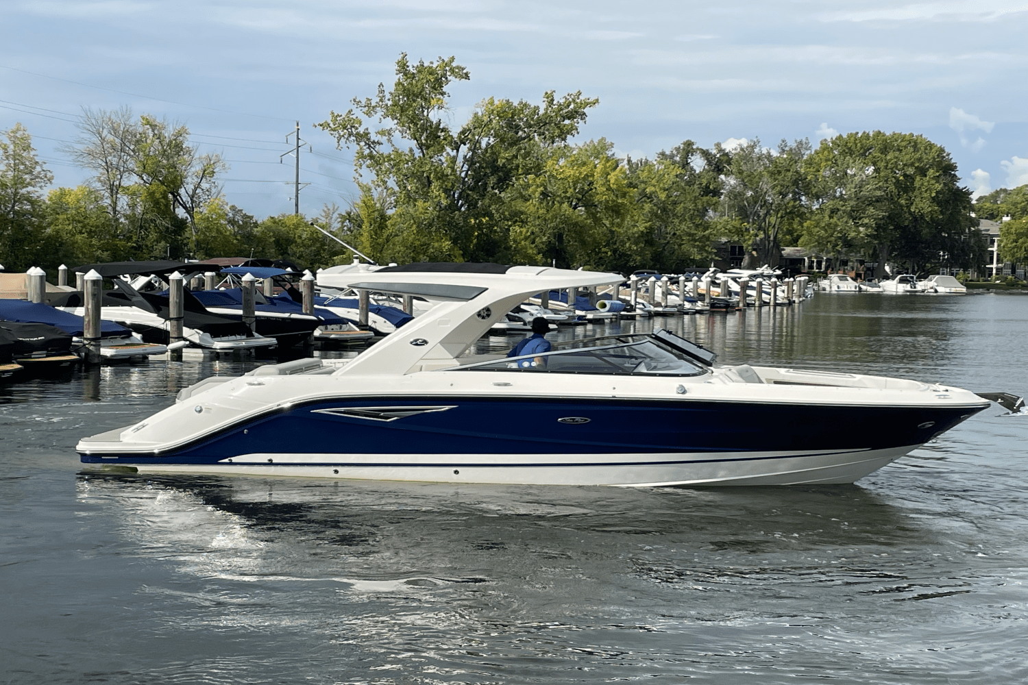 2026 Sea Ray SLX 310 Image Thumbnail #4