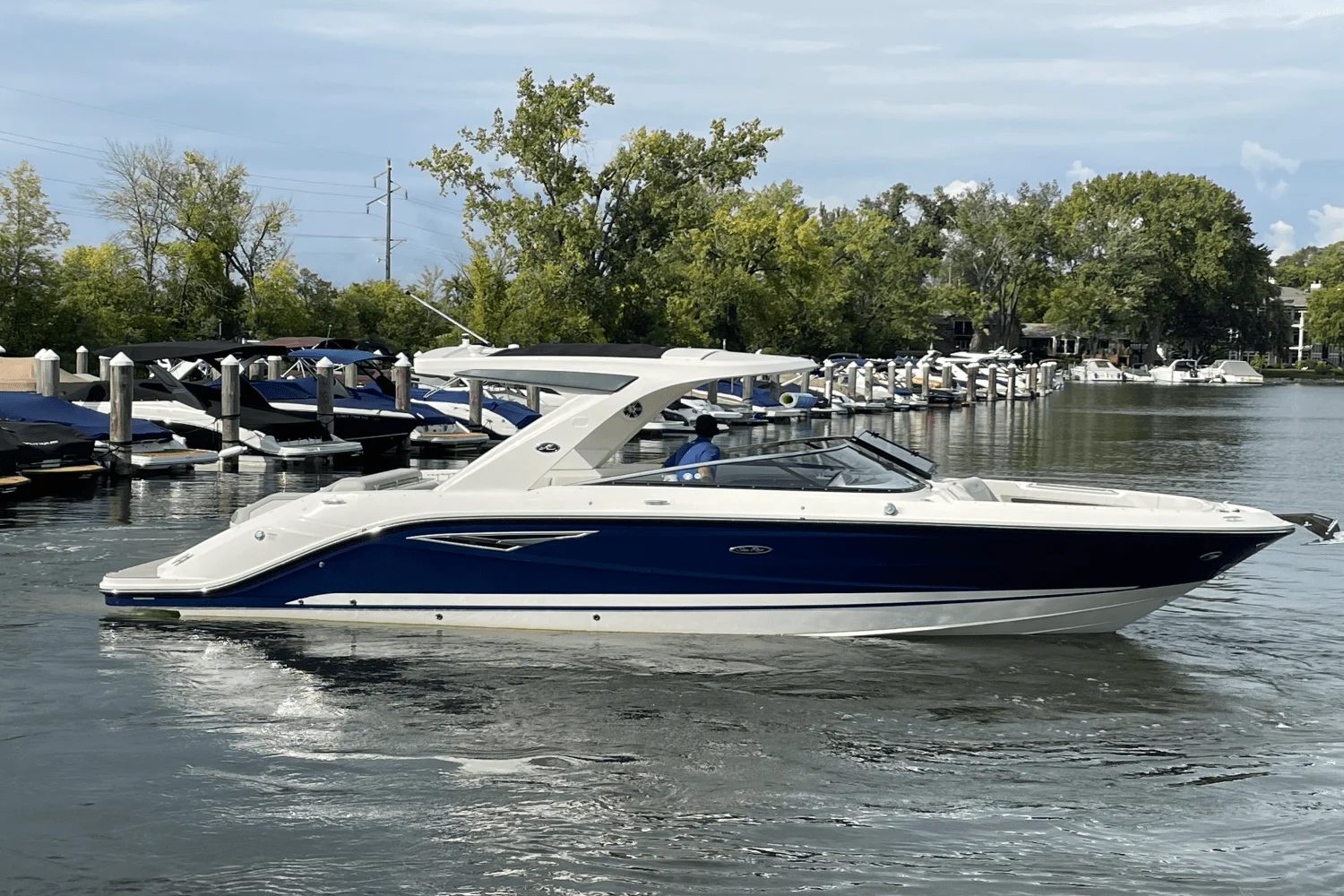 2026 Sea Ray SLX 310 Image Thumbnail #5