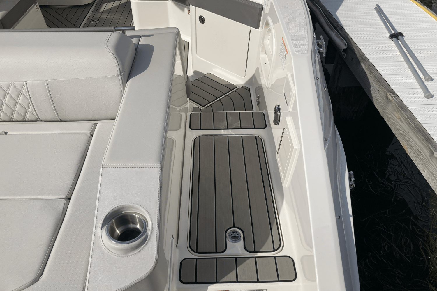 2026 Sea Ray SLX 310 Image Thumbnail #16