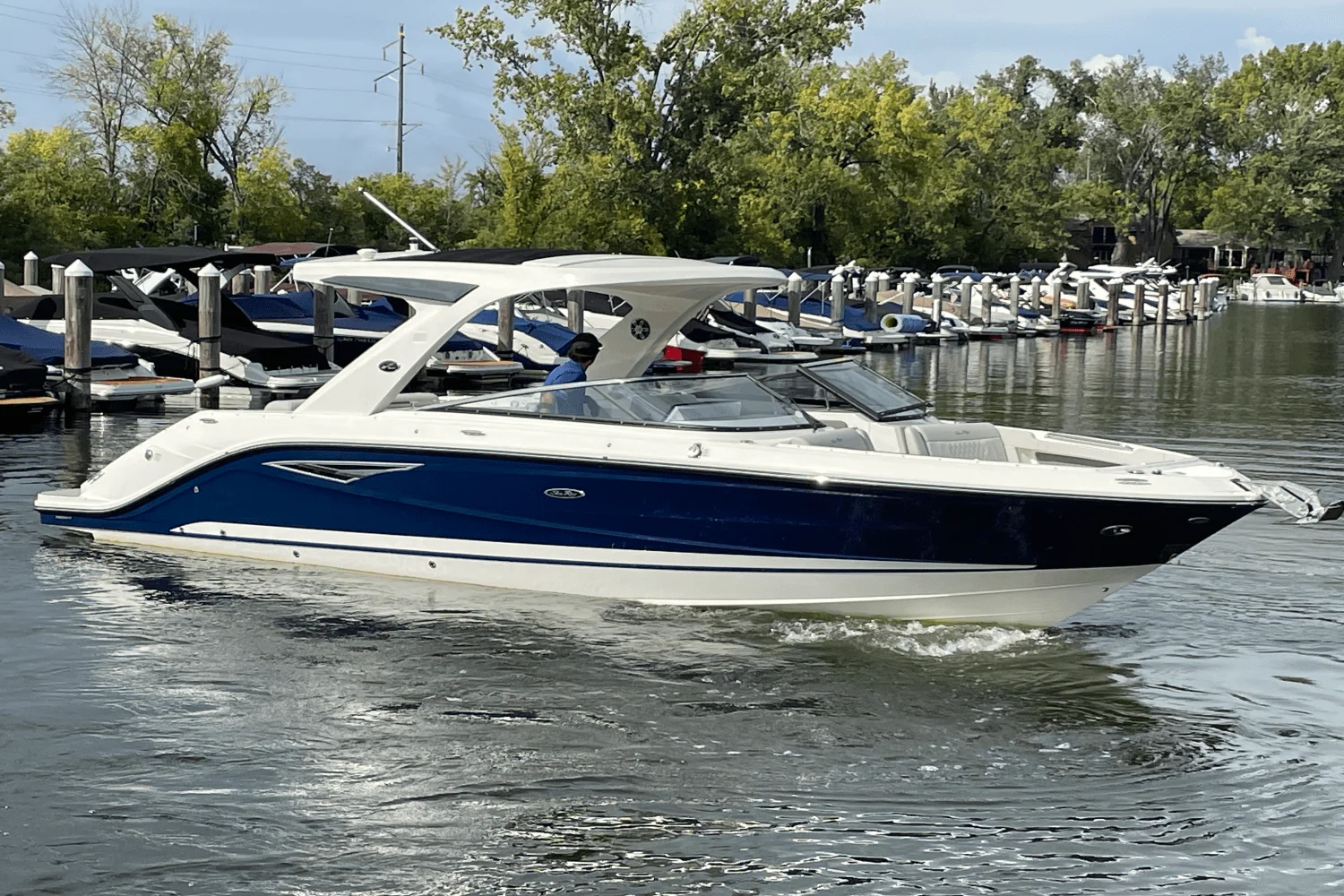 2026 Sea Ray SLX 310 Image Thumbnail #4