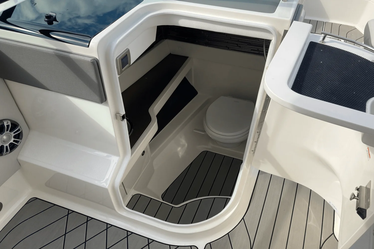 2026 Sea Ray SLX 310 Image Thumbnail #25