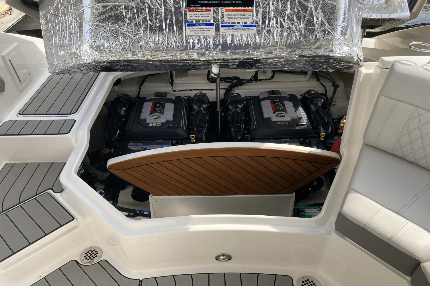 2026 Sea Ray SLX 310 Image Thumbnail #38