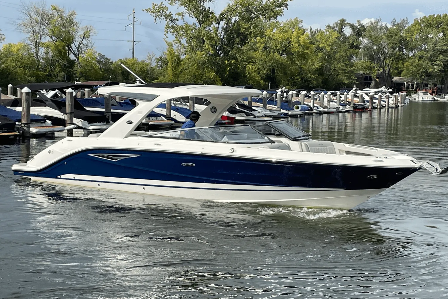 2026 Sea Ray SLX 310 Image Thumbnail #3