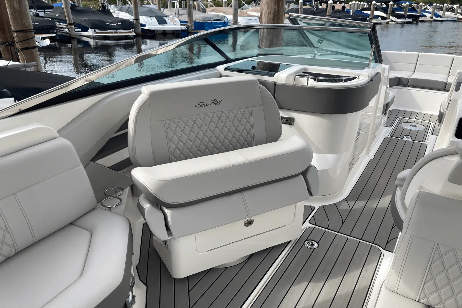 2026 Sea Ray SLX 310 Image Thumbnail #23