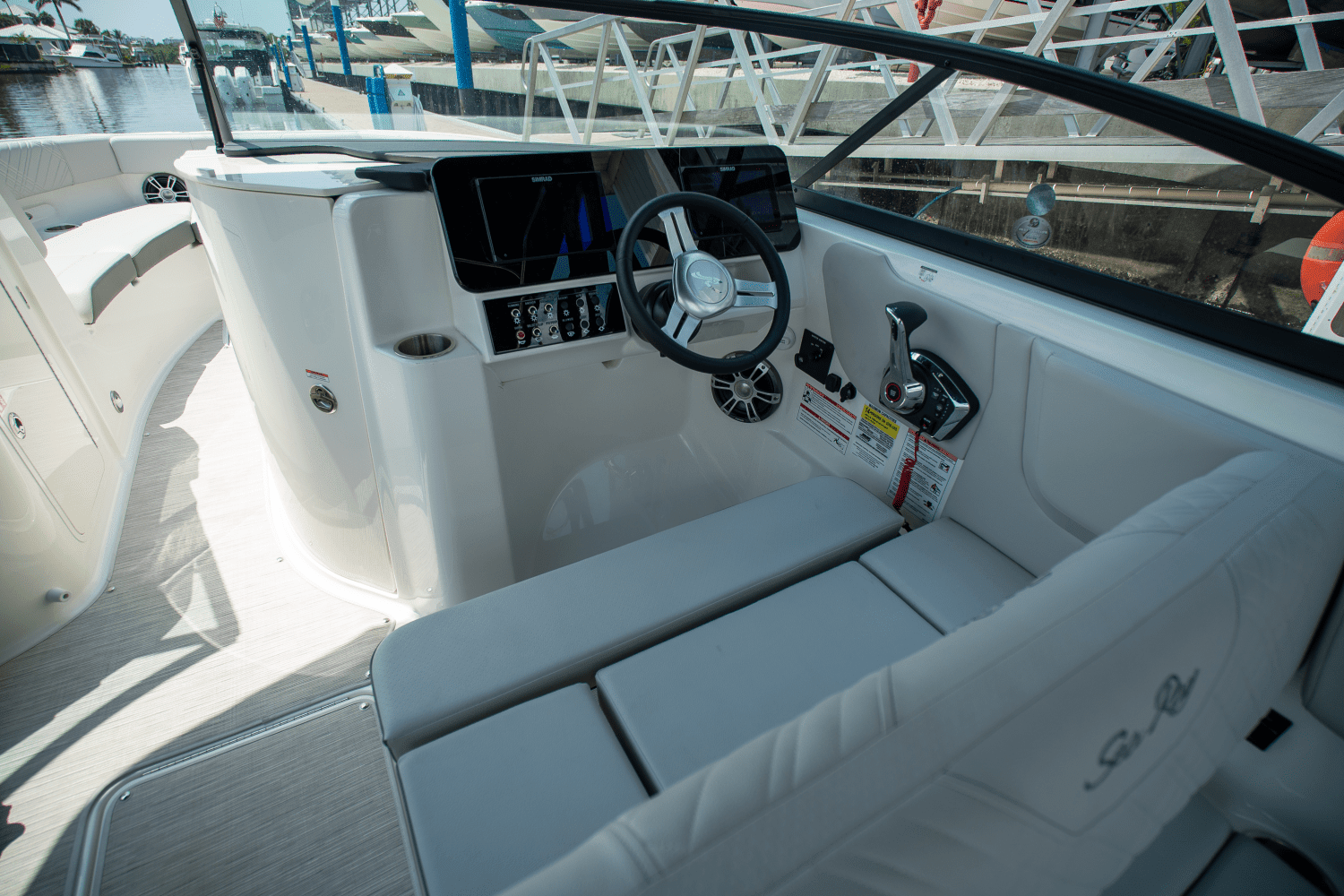 2025 Sea Ray SDX 250 Outboard Image Thumbnail #13