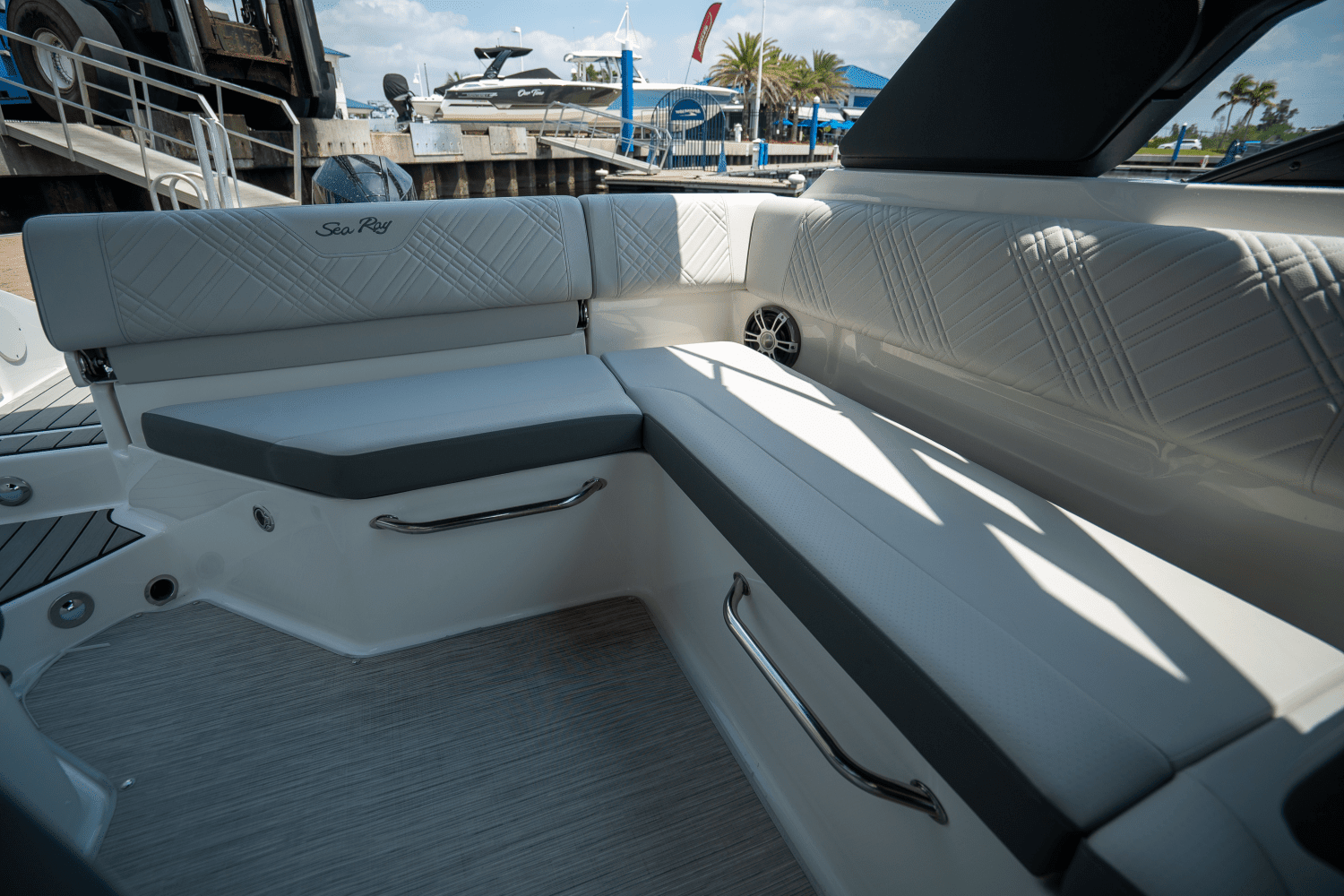 2025 Sea Ray SDX 250 Outboard Image Thumbnail #9