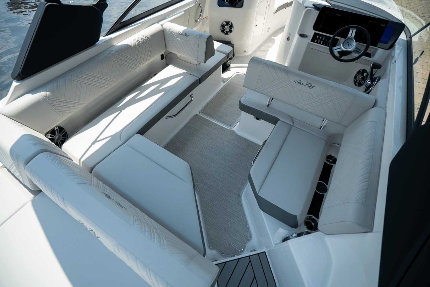 2025 Sea Ray SDX 250 Outboard Image Thumbnail #8