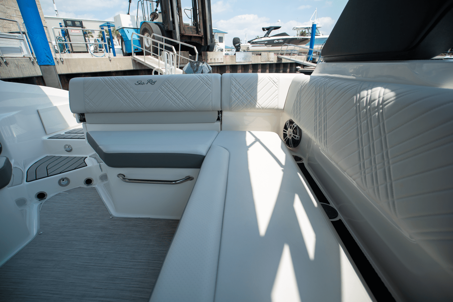 2025 Sea Ray SDX 250 Outboard Image Thumbnail #10