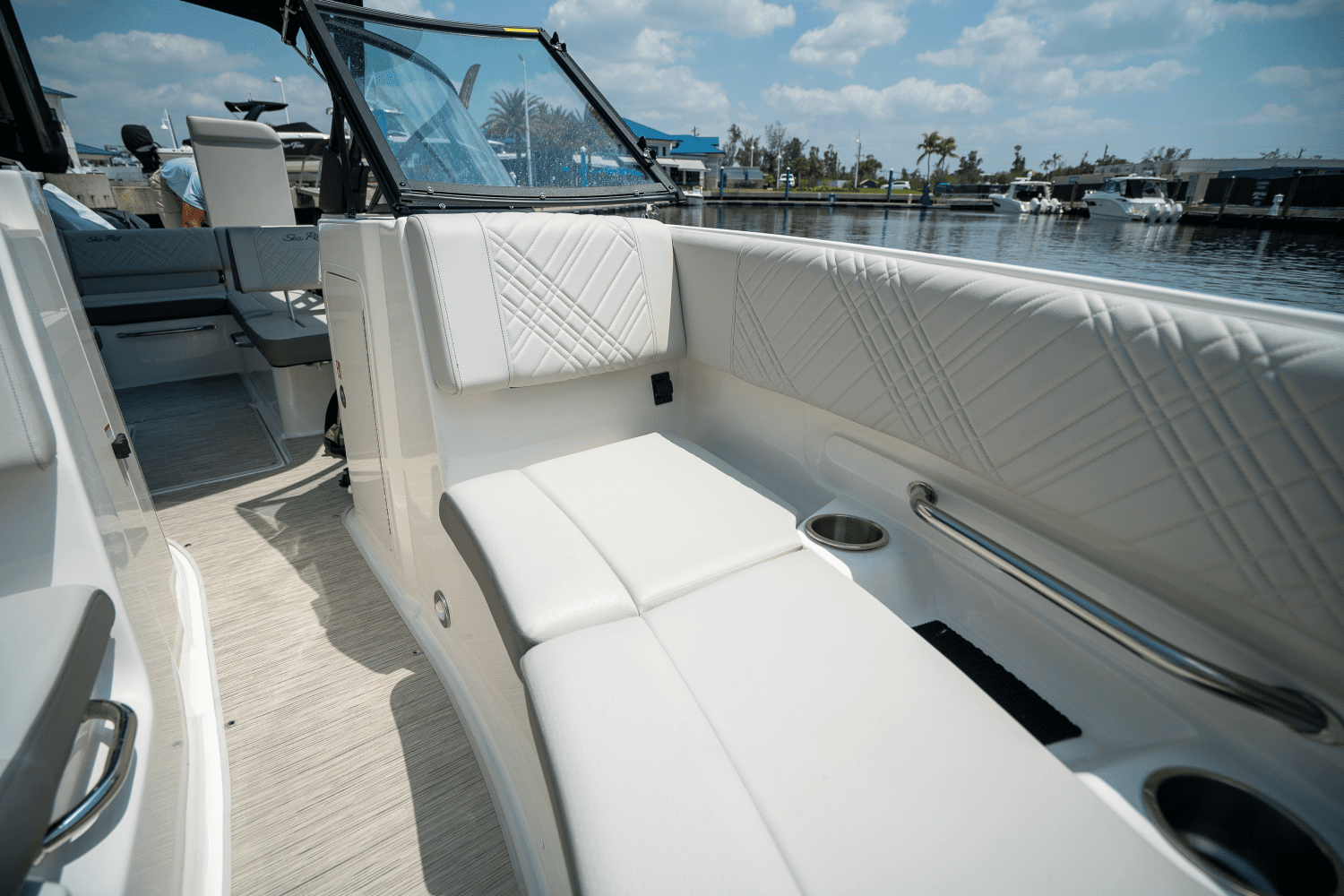 2025 Sea Ray SDX 250 Outboard Image Thumbnail #21