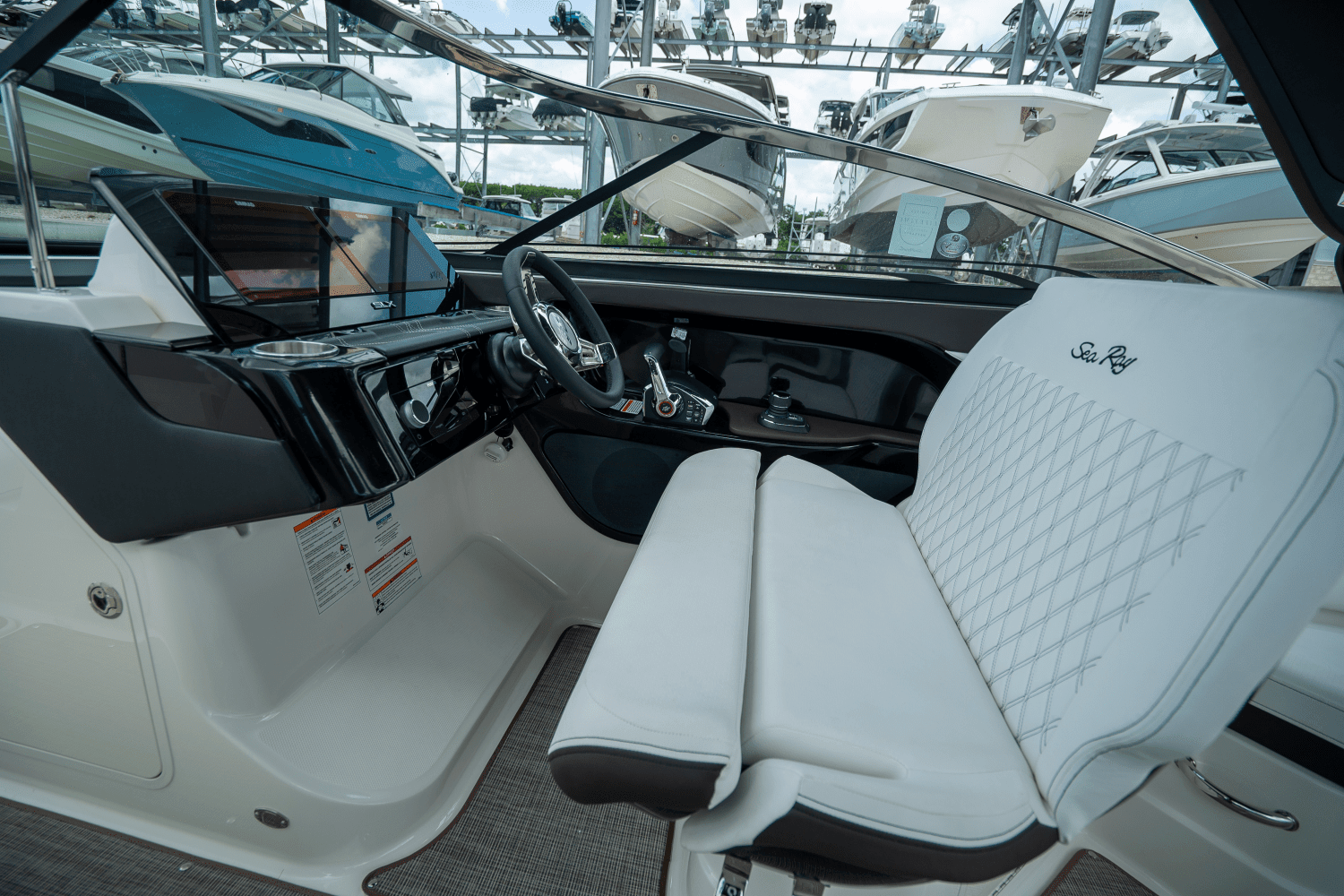 2025 Sea Ray SLX 280 Image Thumbnail #11