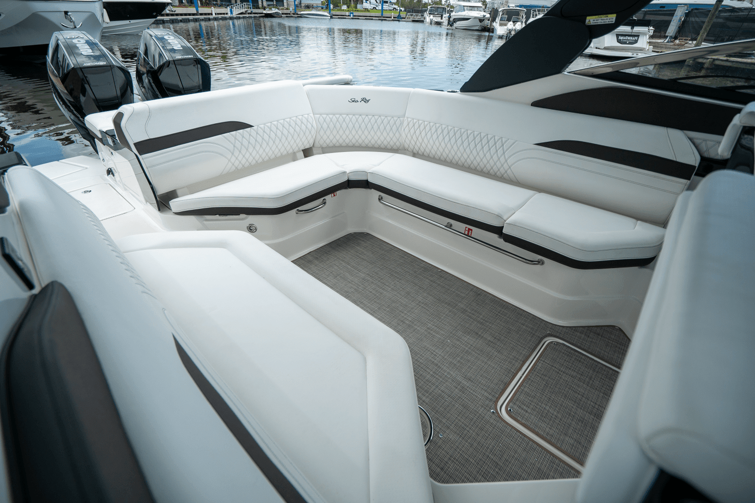 2025 Sea Ray SLX 280 Image Thumbnail #16