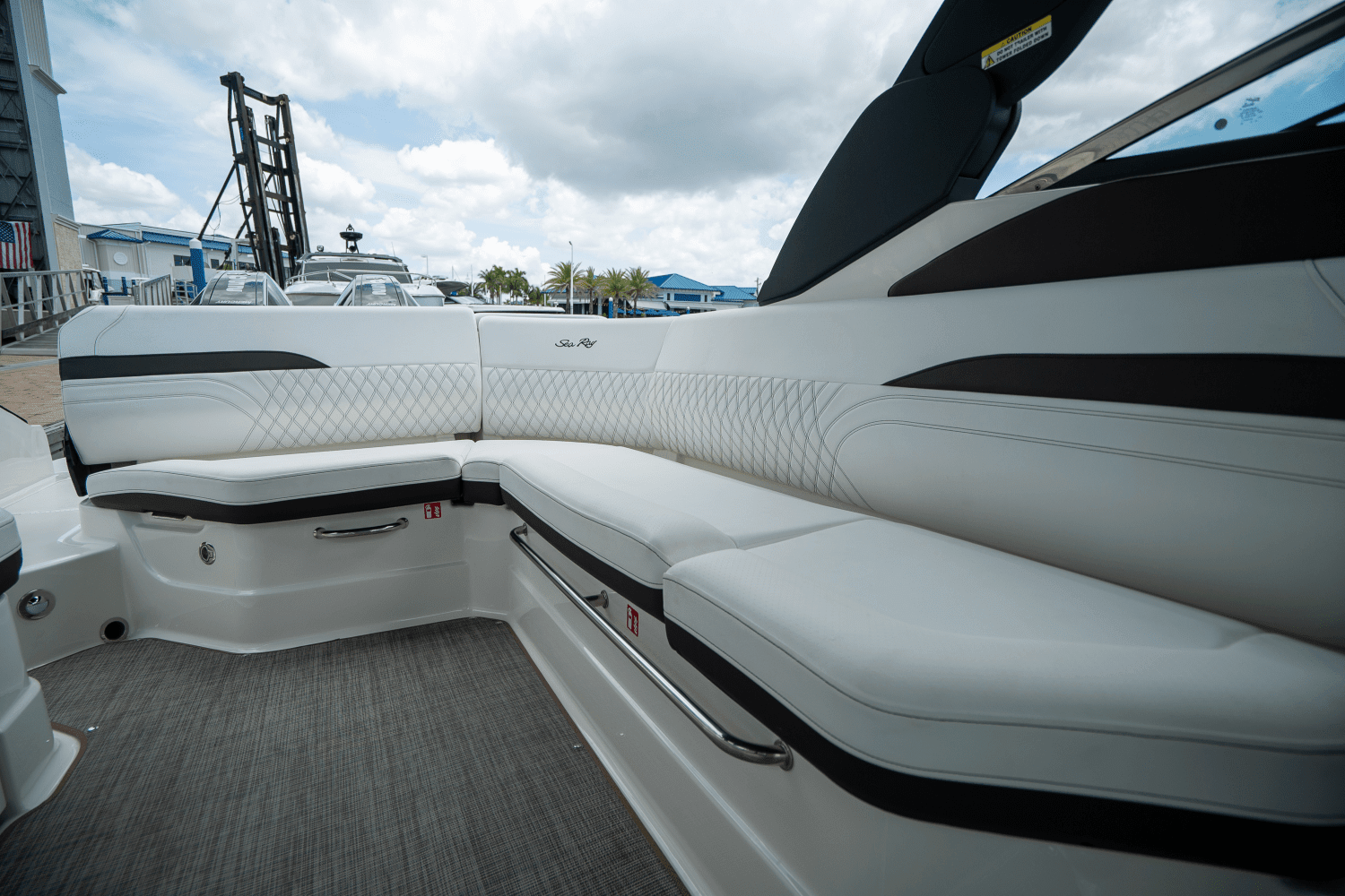 2025 Sea Ray SLX 280 Image Thumbnail #9