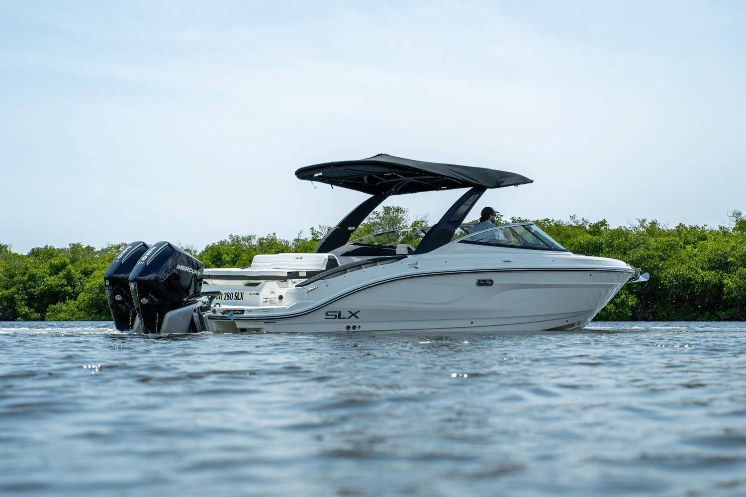 2025 Sea Ray SLX 280 Image Thumbnail #3