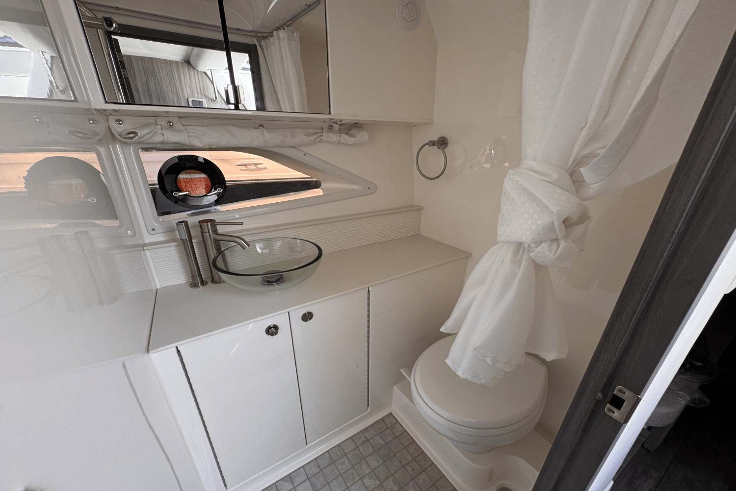 2025 Sea Ray Sundancer 320 Outboard Image Thumbnail #28