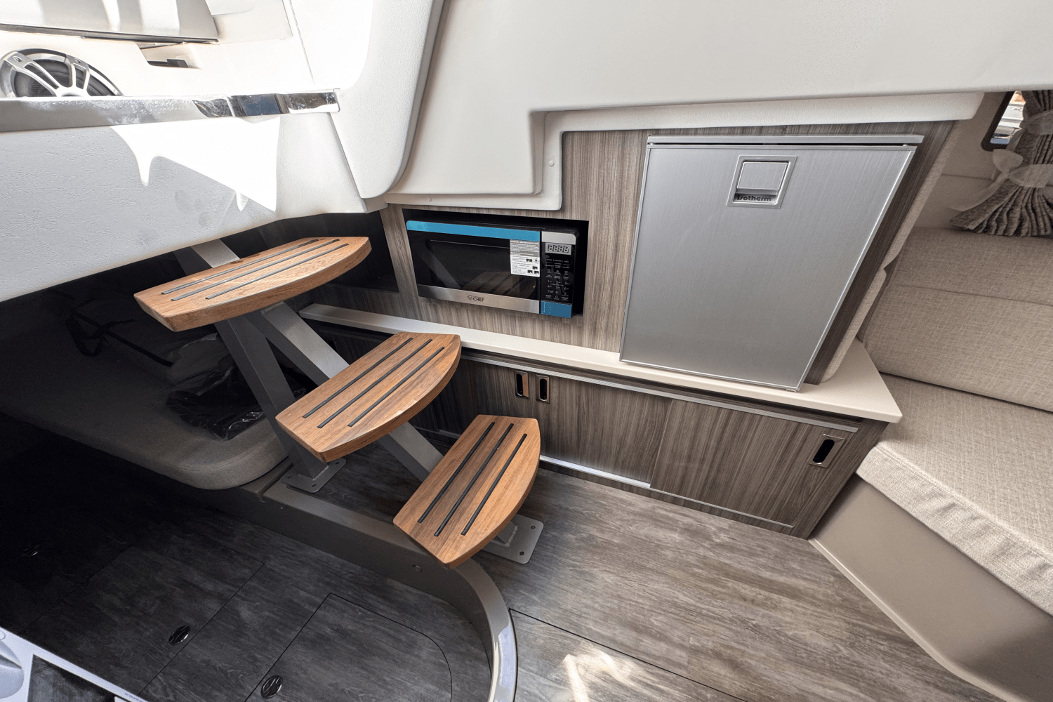 2025 Sea Ray Sundancer 320 Outboard Image Thumbnail #24