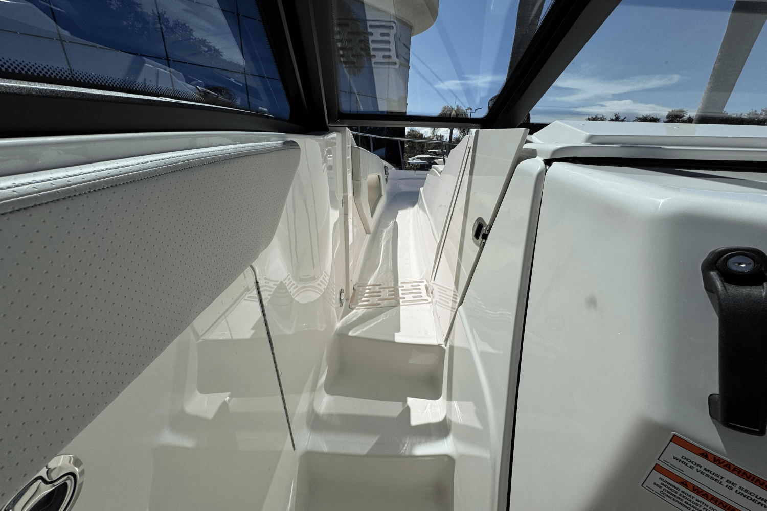 2025 Sea Ray Sundancer 320 Outboard Image Thumbnail #20