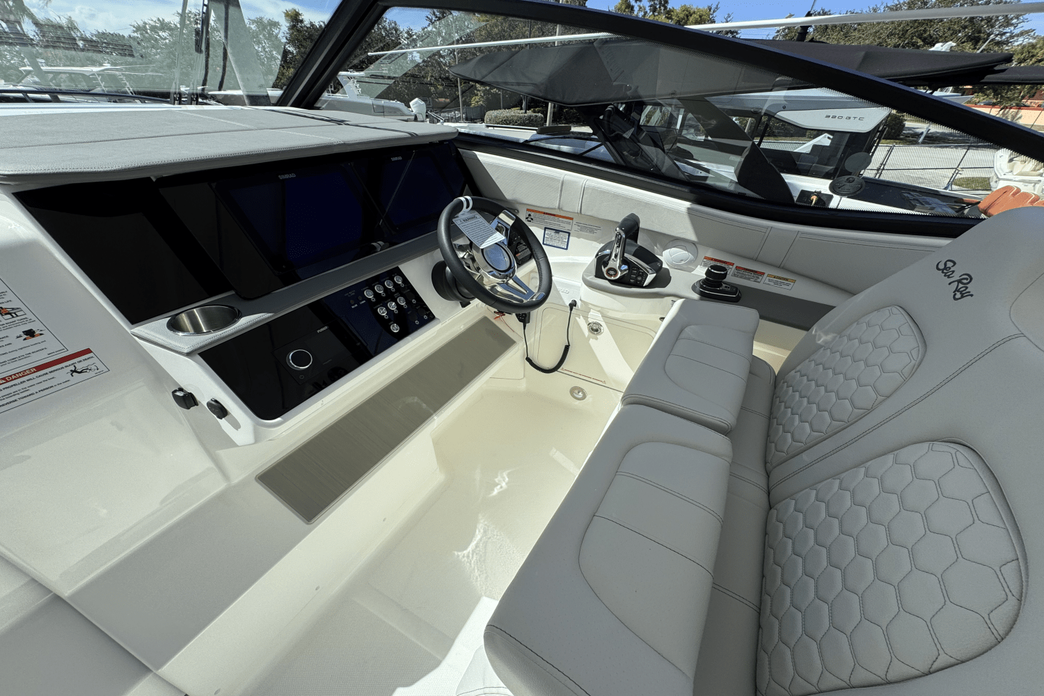 2025 Sea Ray Sundancer 320 Outboard Image Thumbnail #15