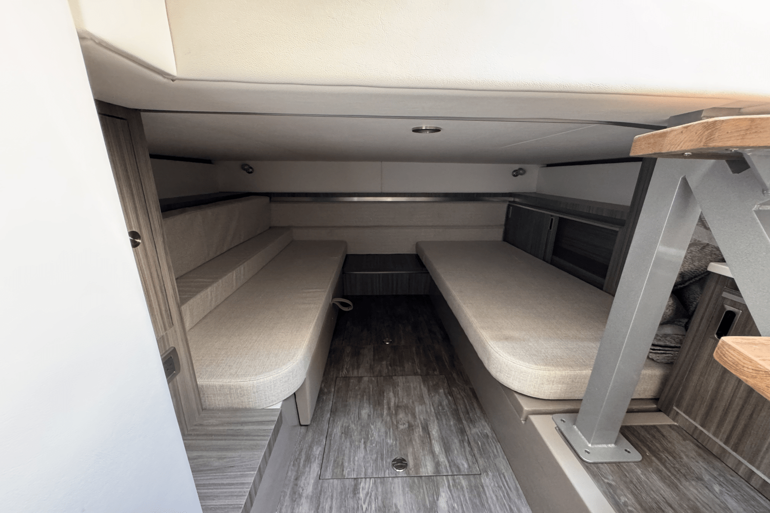 2025 Sea Ray Sundancer 320 Outboard Image Thumbnail #30
