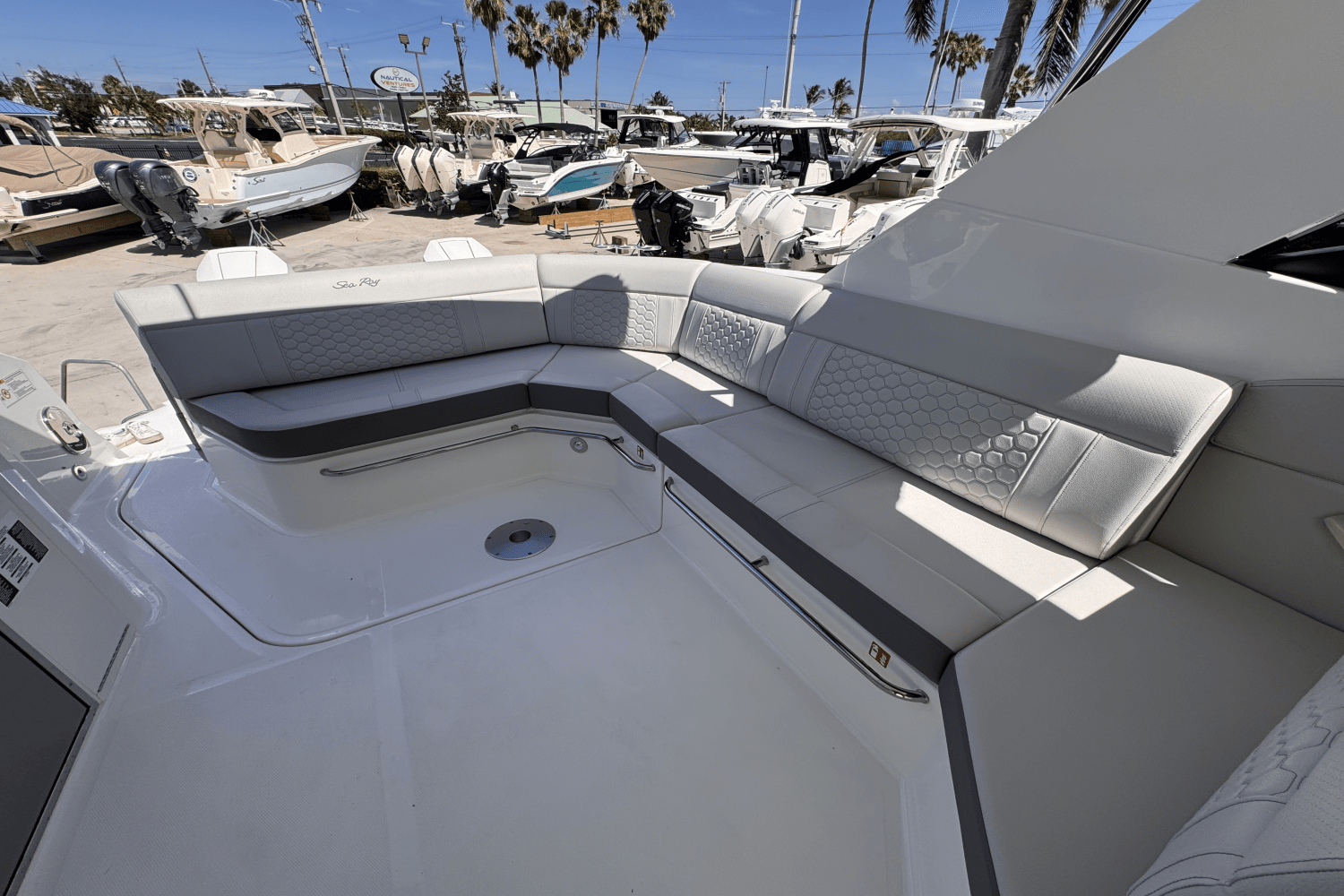 2025 Sea Ray Sundancer 320 Outboard Image Thumbnail #9