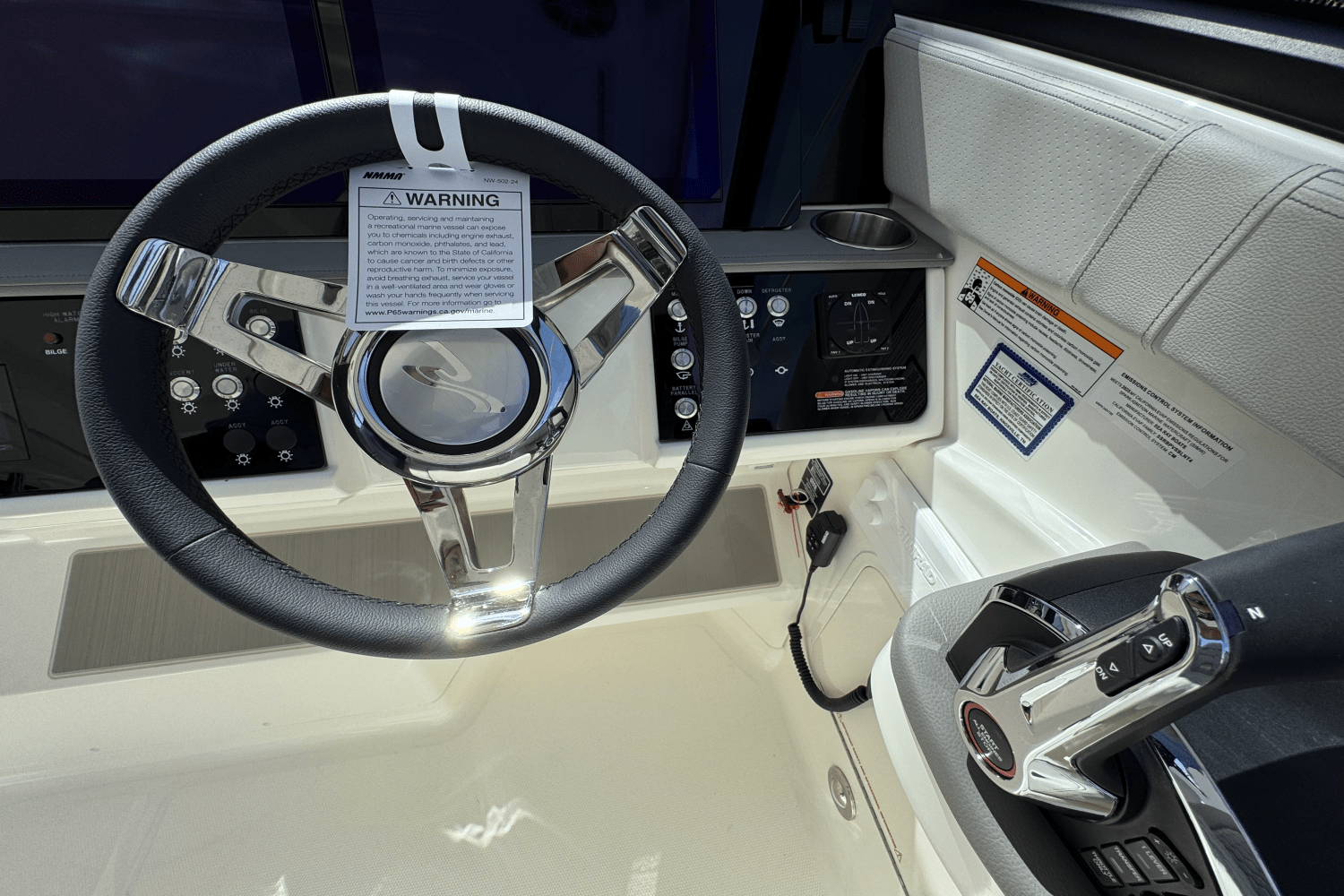 2025 Sea Ray Sundancer 320 Outboard Image Thumbnail #18