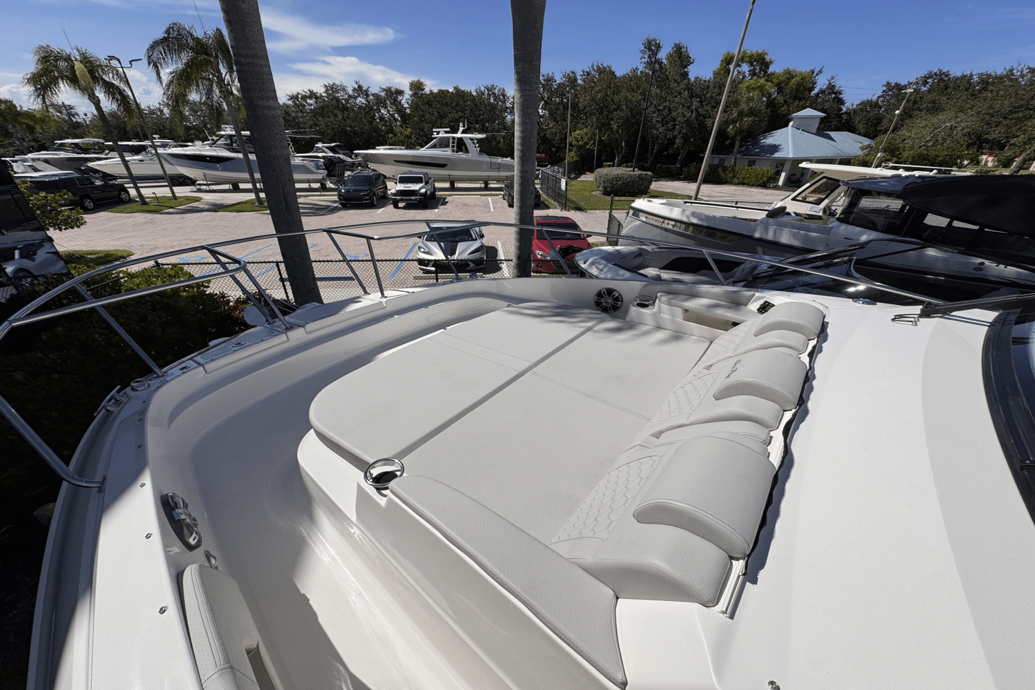 2025 Sea Ray Sundancer 320 Outboard Image Thumbnail #21