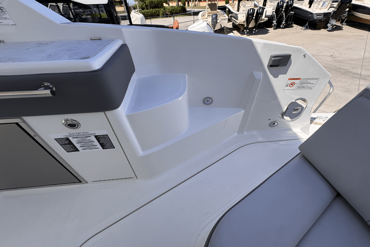 2025 Sea Ray Sundancer 320 Outboard Image Thumbnail #6