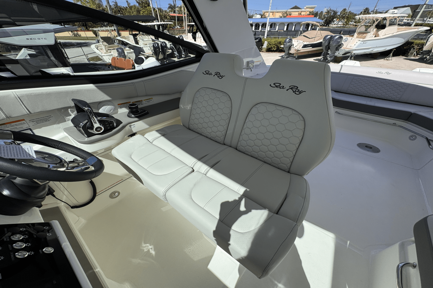 2025 Sea Ray Sundancer 320 Outboard Image Thumbnail #14